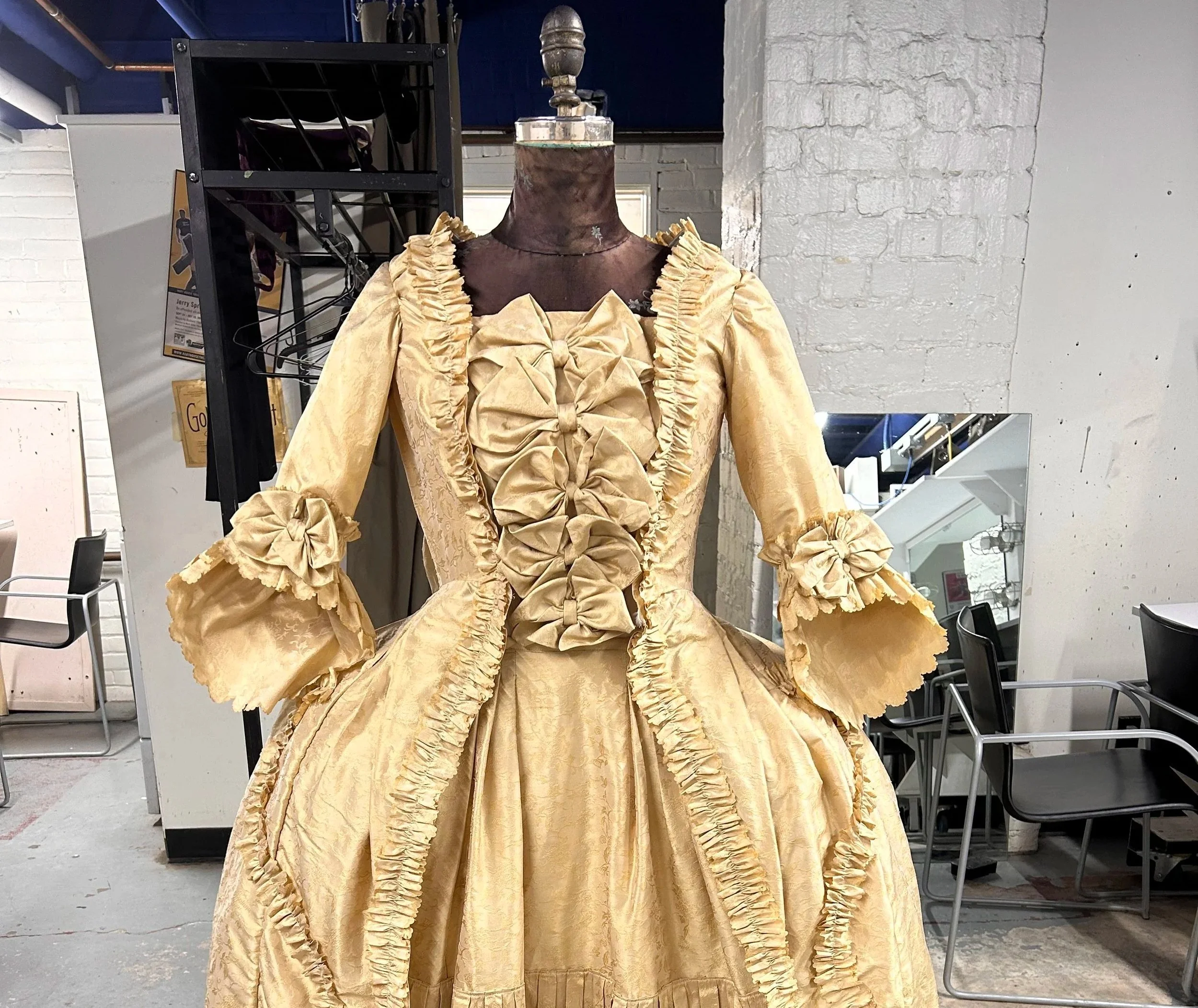 ROBE À LA FRANÇAISE