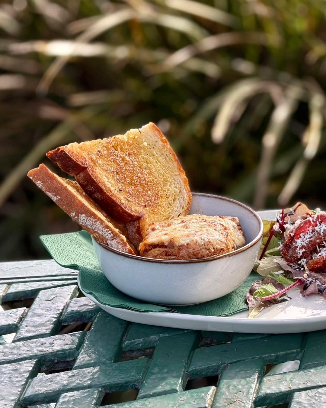 🍂 Comfort Food for Fresh Autumn Afternoons 🍁

Our homemade lasagne and garlic bread is the perfect thing for a cosy lunch at The Garden Room - Now on our Autumn Specials Menu 🧡

#warrenpoint #newry #coffeeshop #autumn #countydown  #coffeeshops