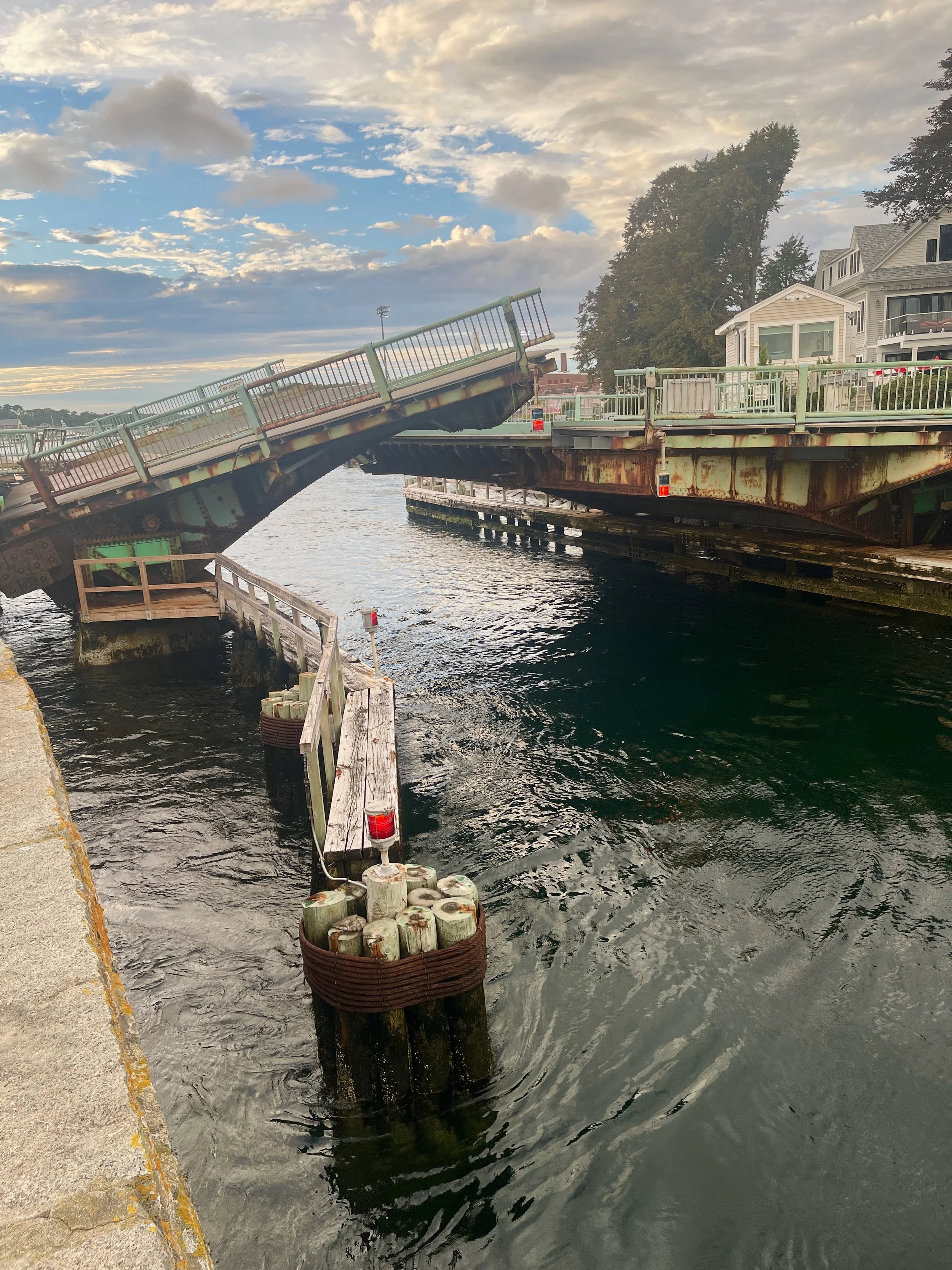 Gloucester Drawbridge closing.jpeg