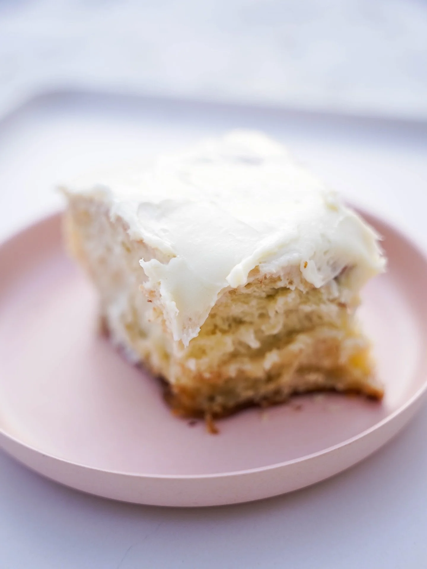 There’s cinnamon buns and then there’s cinnamon buns. Big, chewy, cream cheese icing cinnamon buns. Come get them Monday-Saturday at our Main Street location 💛