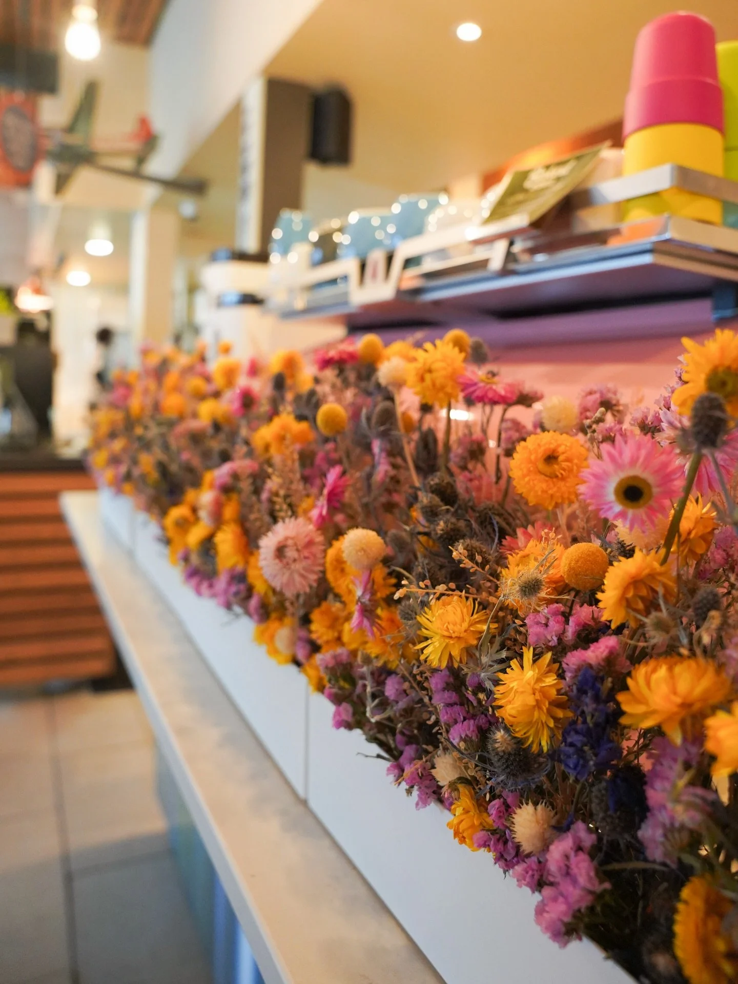 Have you noticed the dried flowers displayed in front of our espresso machine? This display was created by @theborealflorist and it brings so much colour to our caf&eacute; 😍💐