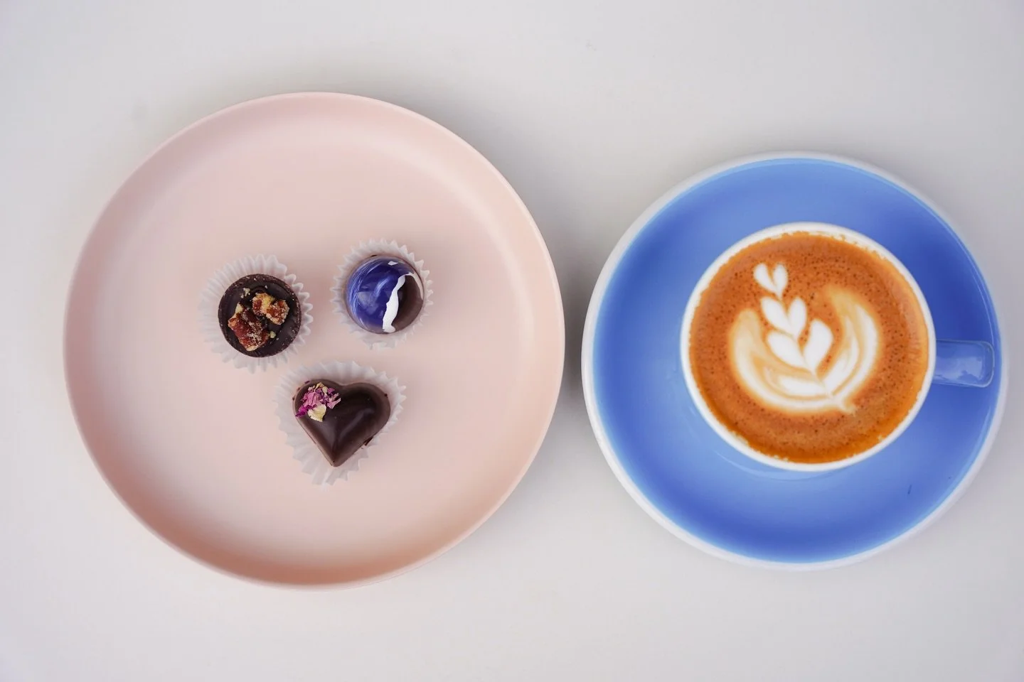 Tomorrow, February 14th, we will be giving out @shakschocolate for Valentine&rsquo;s Day from our shop on 100 Main Street. We will be open our regular Saturday hours: 9am-4pm 💕

The chocolate flavours are:
🫐 Wild blueberry + ginger
🌹 A touch of Ro