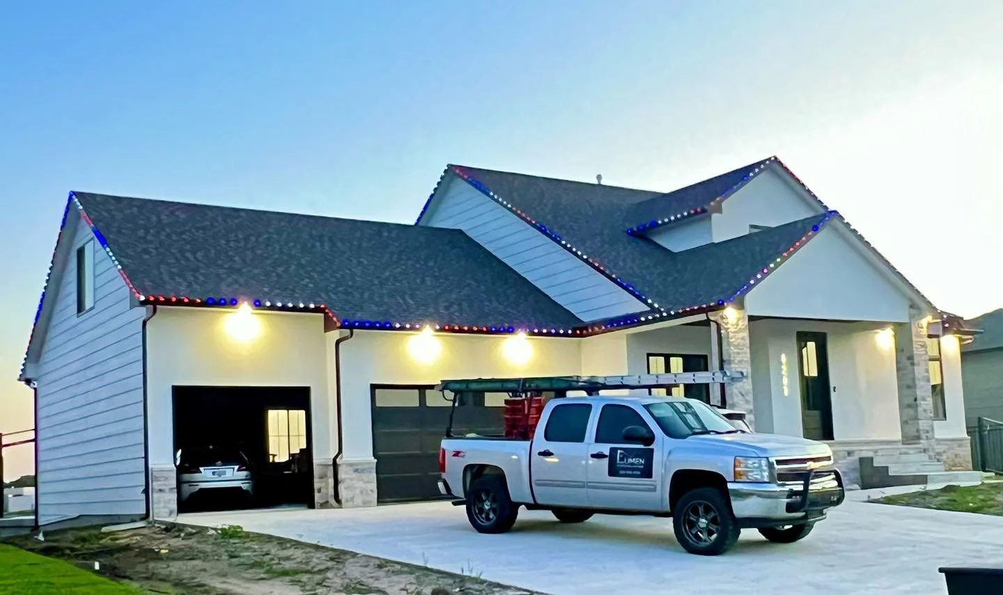 Whole house wrap on a new build yesterday, and it looks fantastic! πΊπΈπΊπΈ
With the holiday season right around the corner, we want to make sure you have the best lights in the neighborhood! 
#lumenoutdoorlighting #permanentlights #outdoorlighting