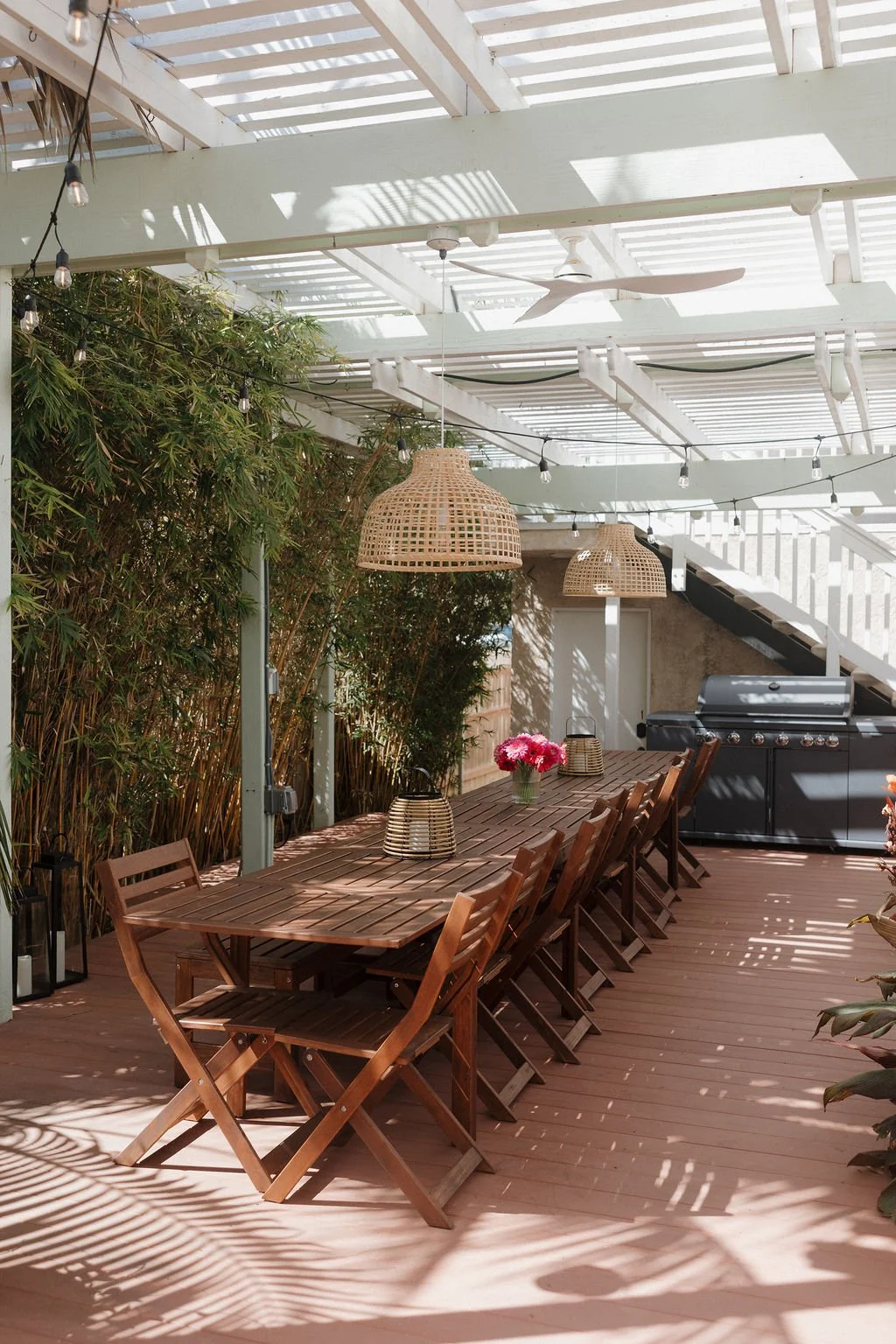 The long courtyard dining table at Seaside Square surrounded by greenery