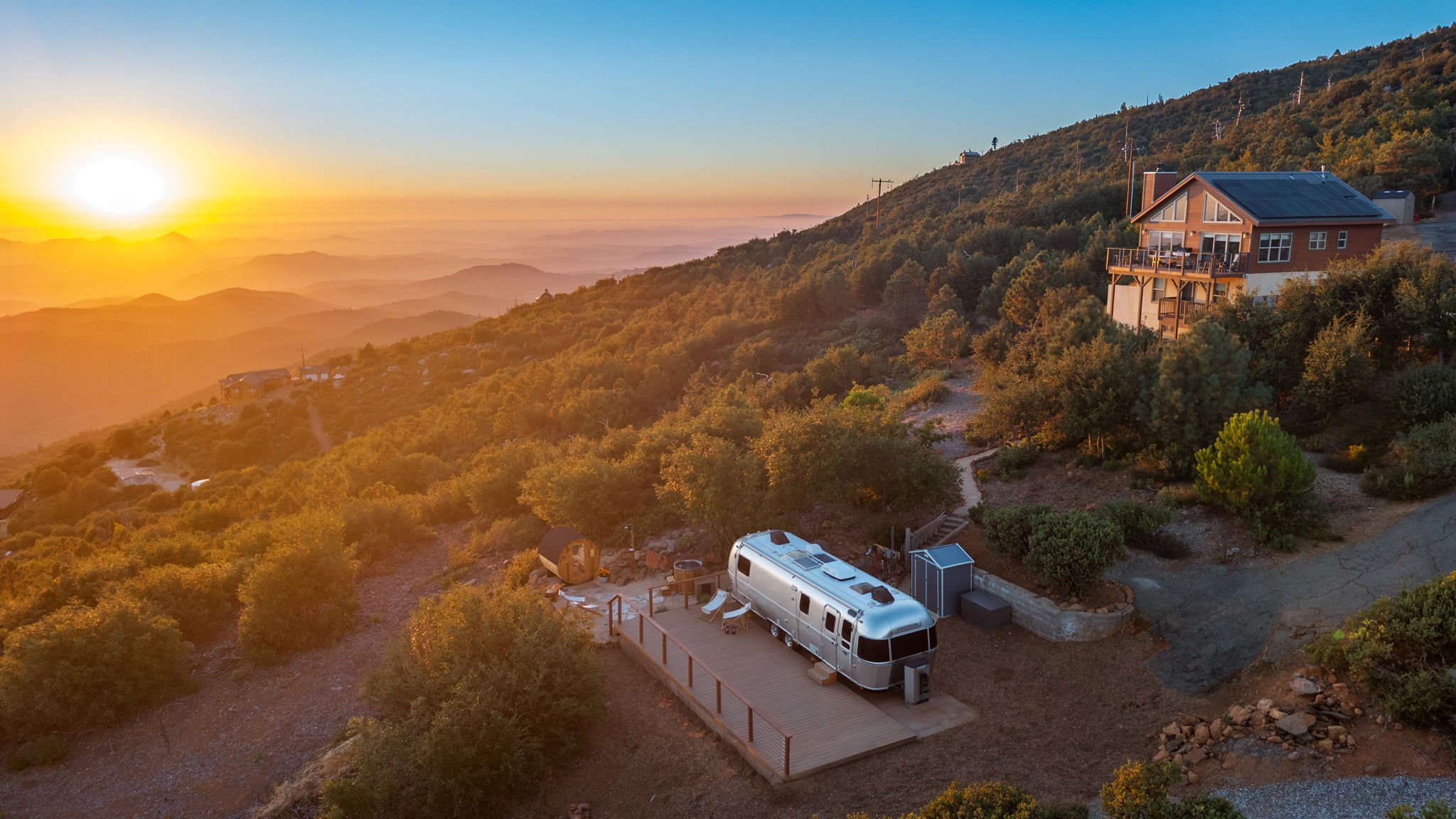 A Julian cabin with a private pickleball court, cedar hot tub, sauna and cold plunge