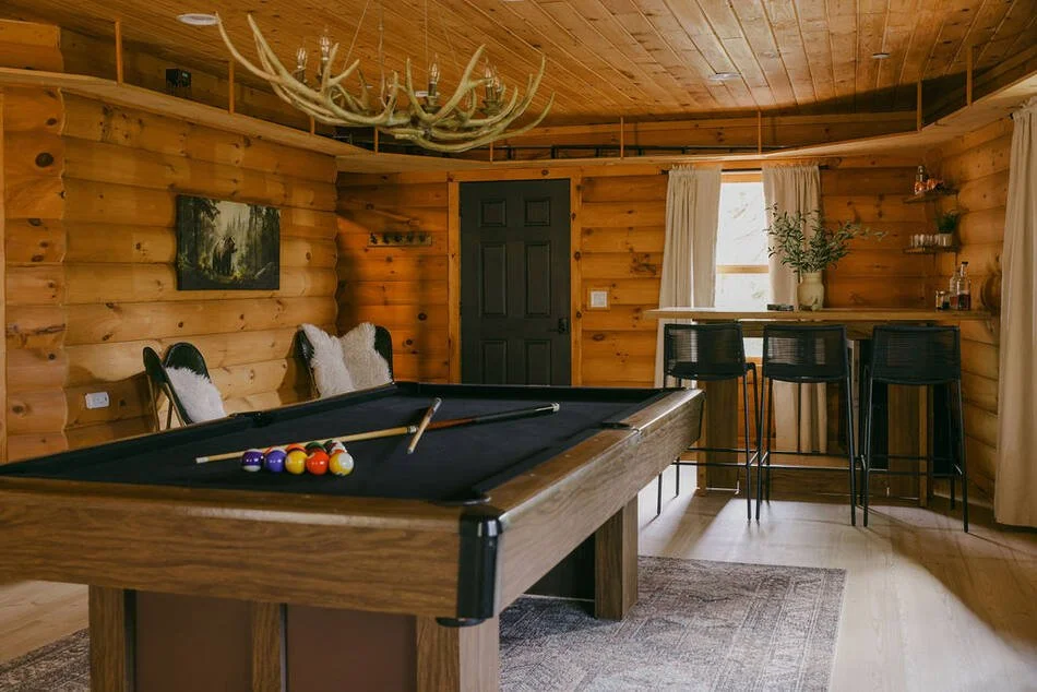 Basement game room with pool table — Lake Cuyamaca cabin rental