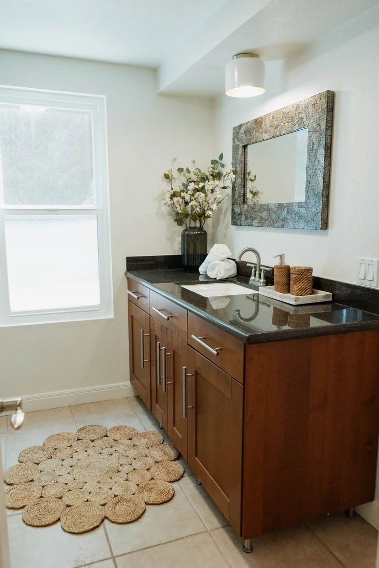 The guest bathroom, Pacific Beach vacation rental, photo 45