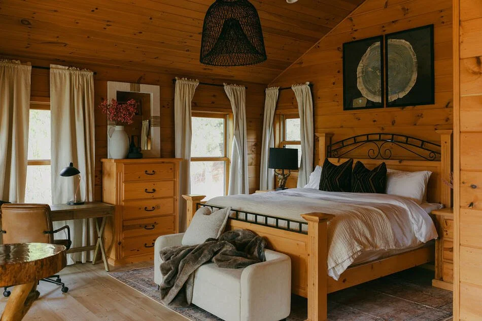 King bedroom at Dark Moon Chalet, a Julian California log cabin