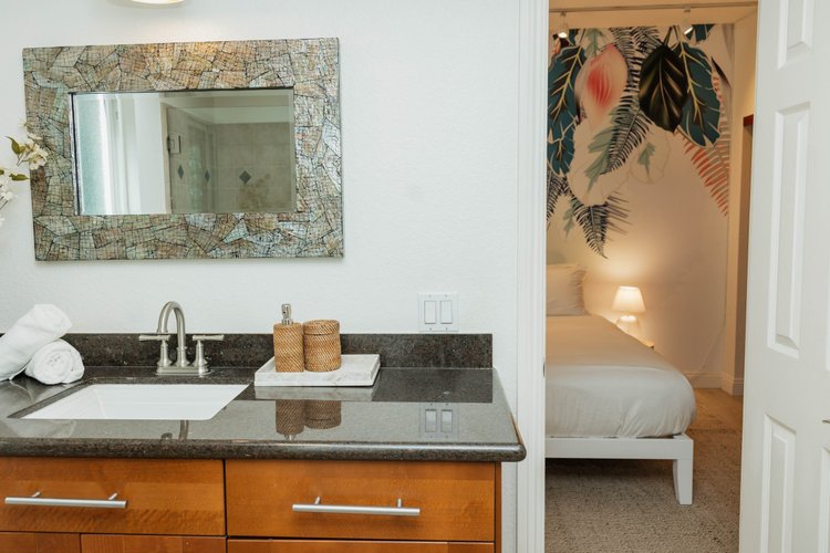 The guest bathroom, Pacific Beach vacation rental, photo 44