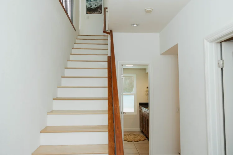 The stairs and hallway, Pacific Beach vacation rental, photo 50