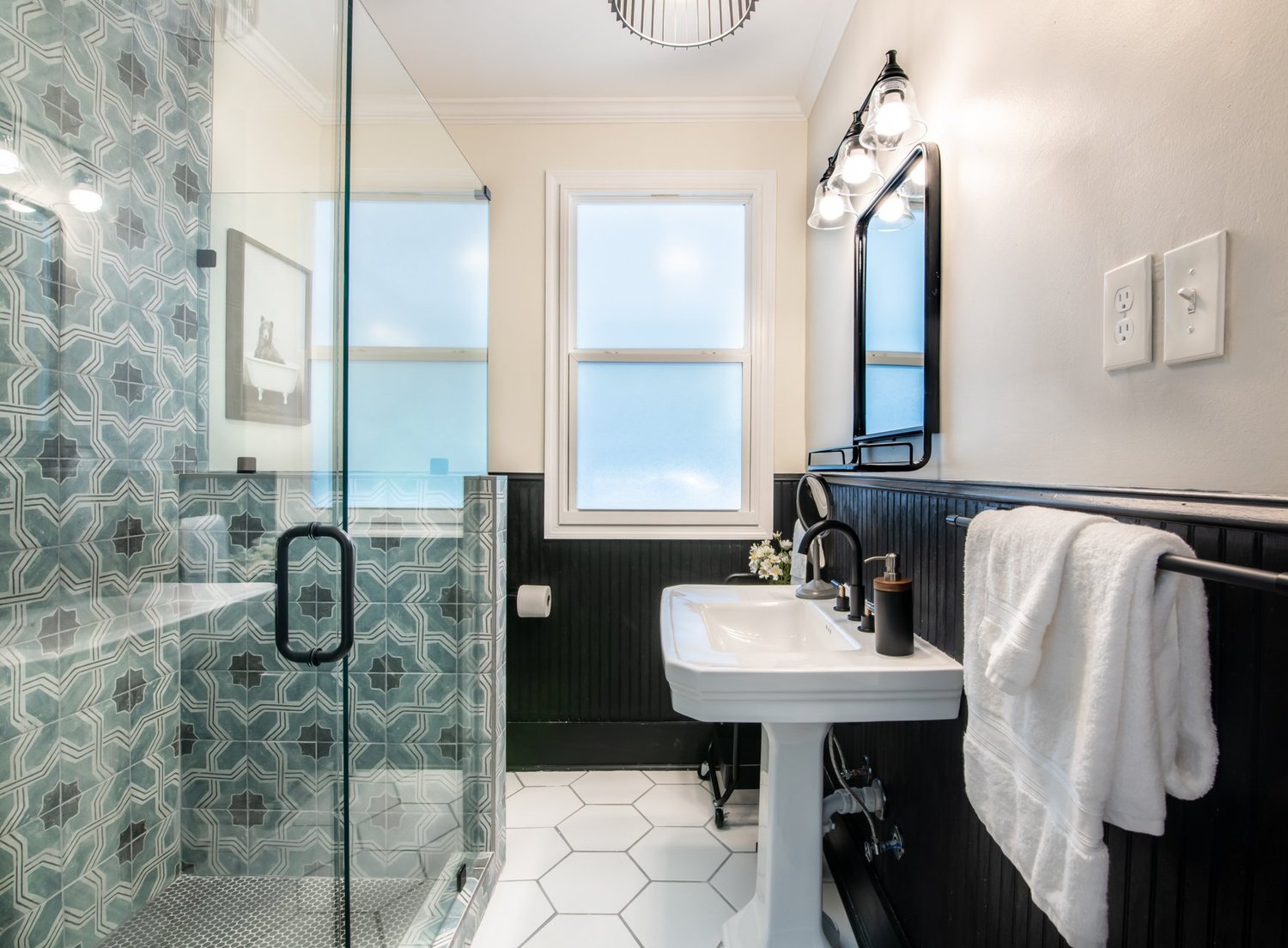 Bathroom at Elmsgate in Birmingham, designed by Salt and Sky Lodging Co.
