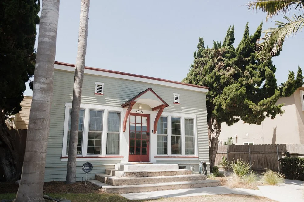 The front of The Villa at Seaside Square in the daytime