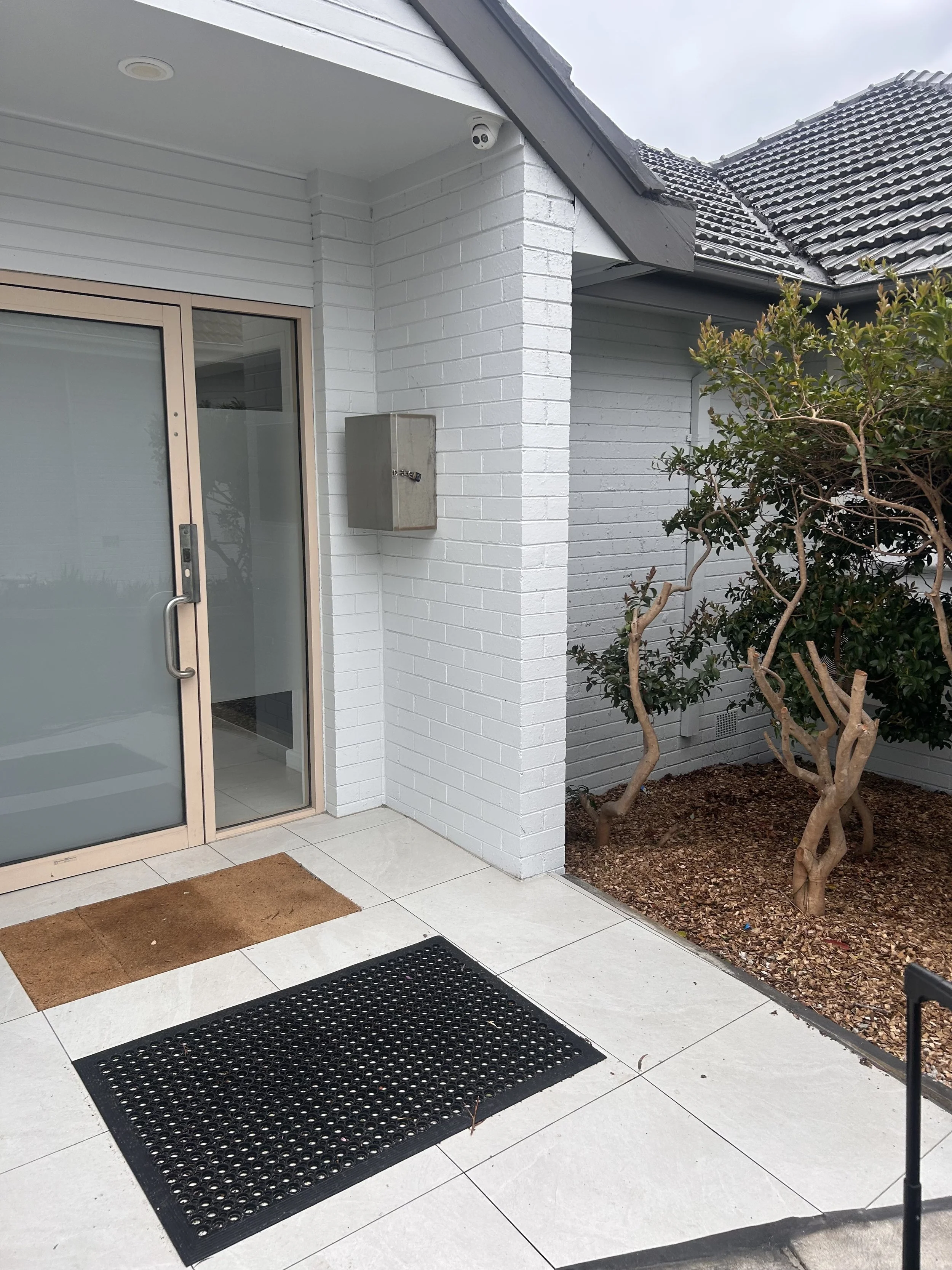 Exterior entrance of Hastings Rd Specialist Suites at 15 Hastings Rd, Frankston Victoria.