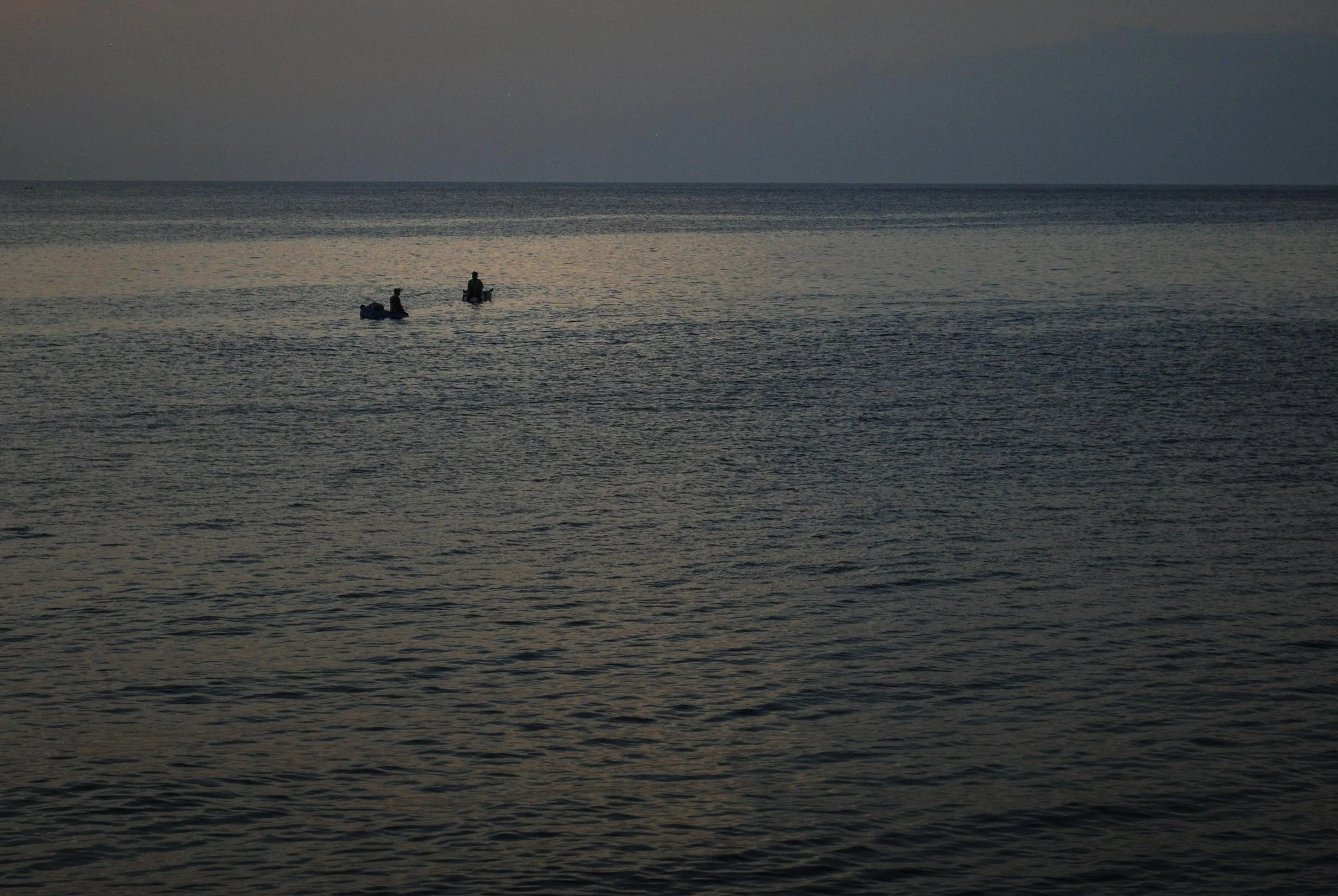 Identidad en suspenso. Exilio, trauma colectivo y normalización del daño