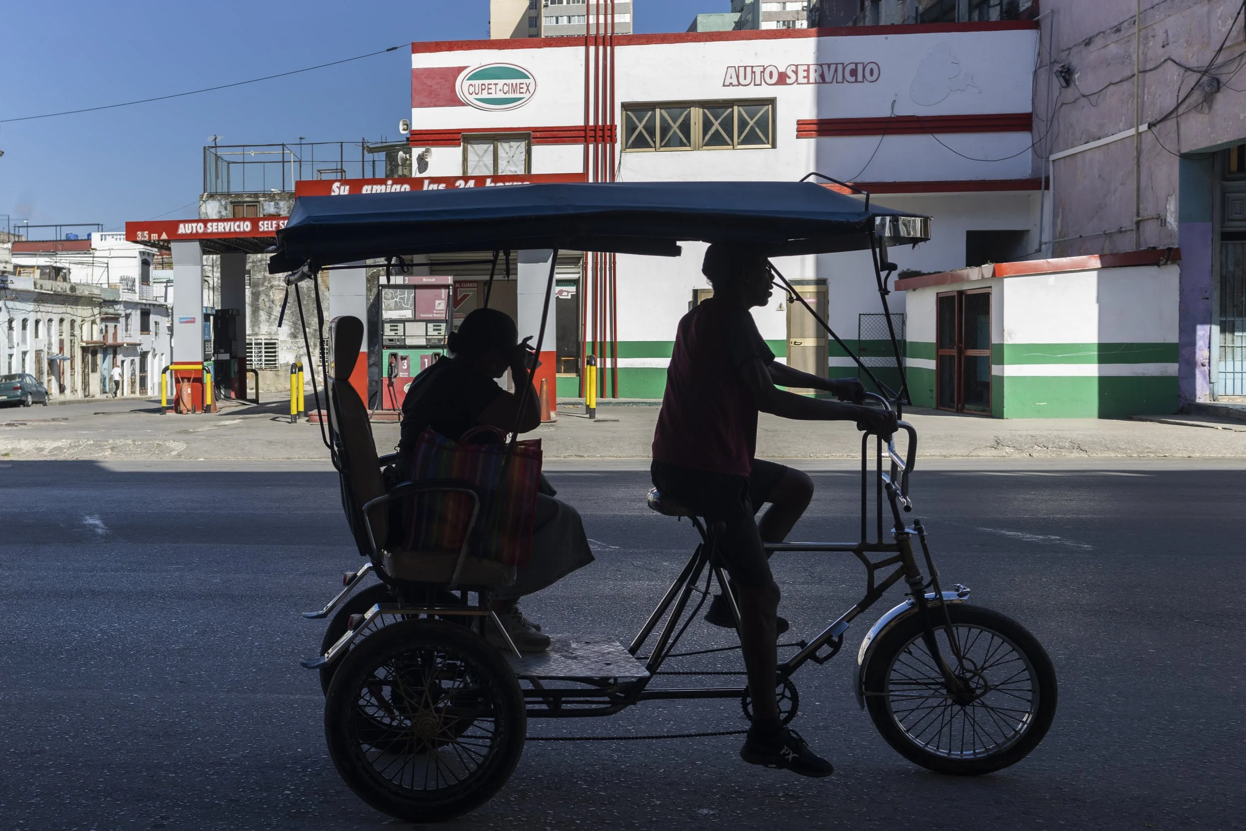 El hombre piensa como vive