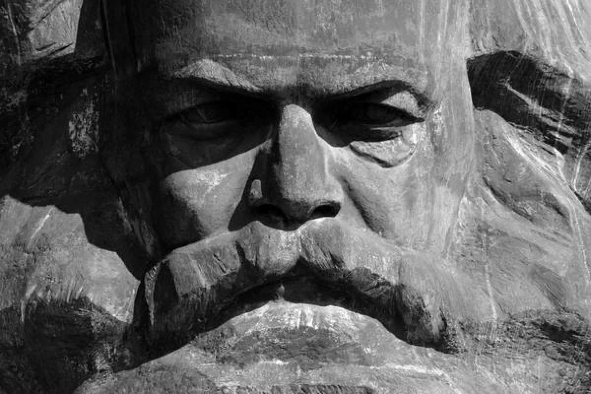Adoctrinamiento y dogmatismo, dos eslabones de una misma cadena