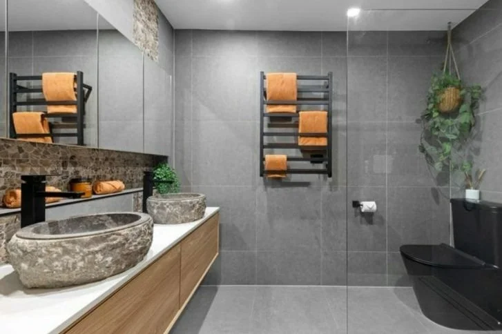 2 Frieda Ensuite.jpg