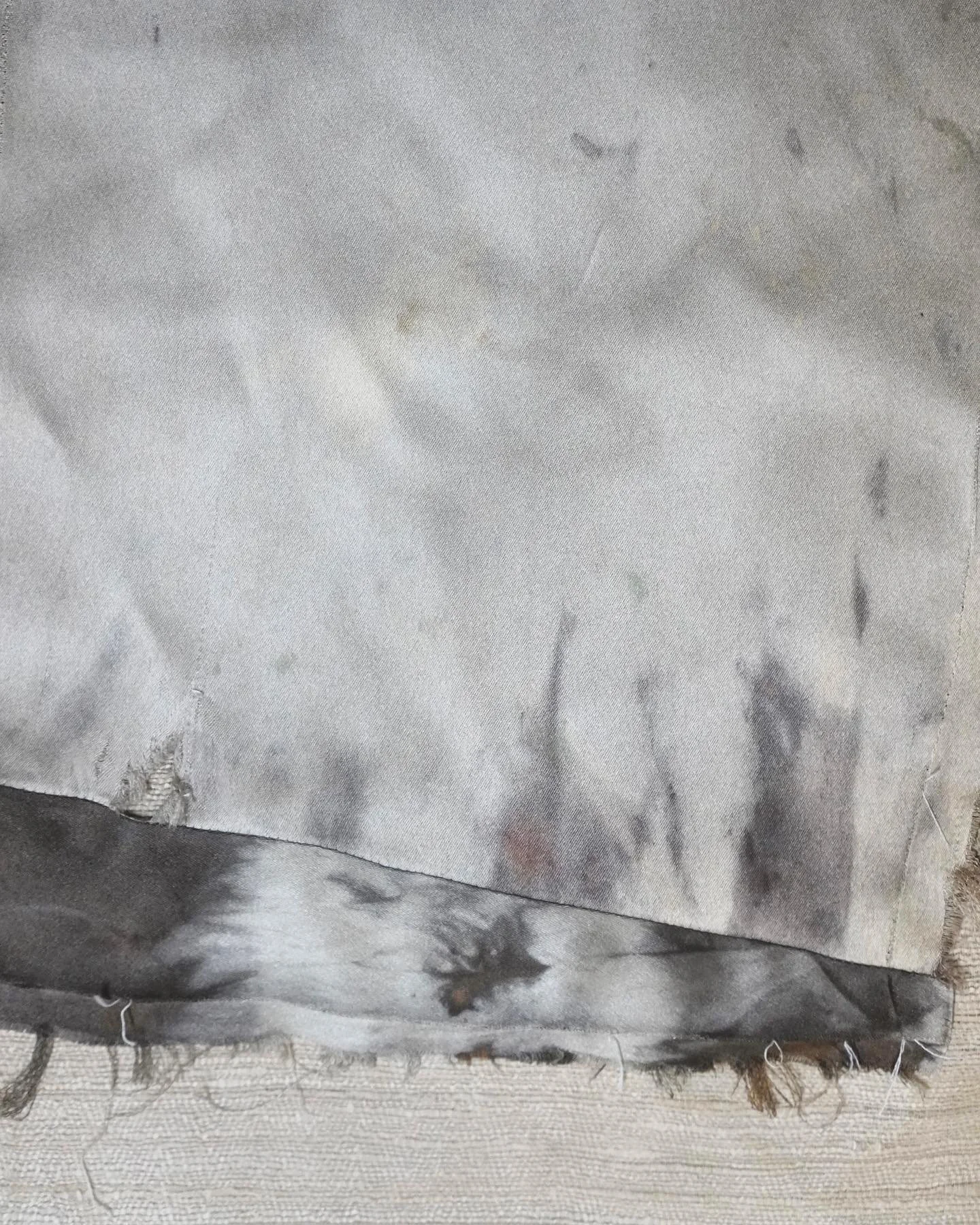 Panelled plant dyed silk, two of many processes involved in making this piece ✨ 

#soniagill
#naturaldye
#artistprocess
#panelling 
#plantdye 
#textileart 
#interiordesignart
#contemporaryartist 
#emergingartist