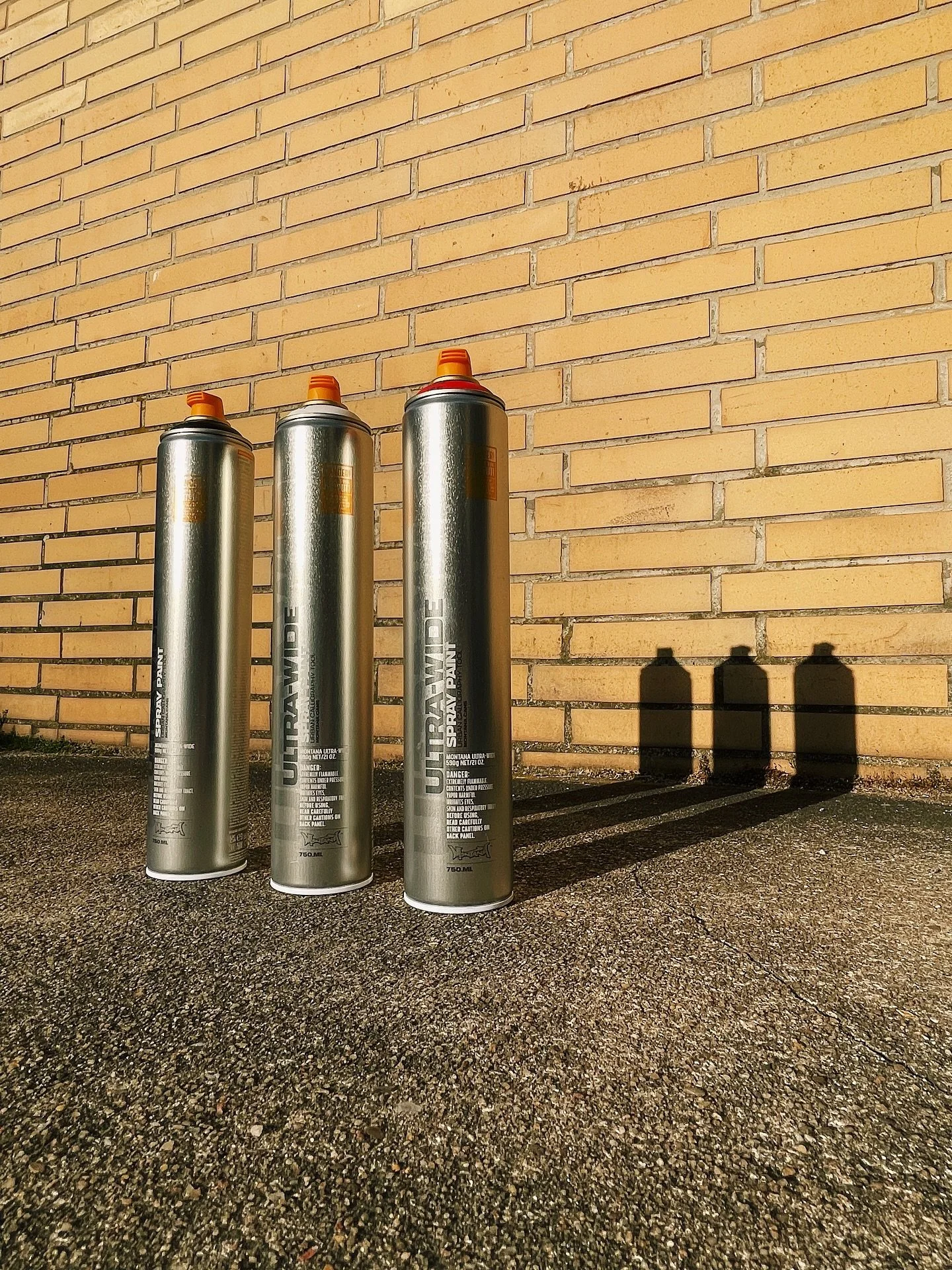 .
Unsere zwei Neuen im Shopbereich:
ULTRAWIDE – für Fläche mit Tempo.
Cap 81 – für alle gängigen Malesysteme.
Letzter Slide: Montana Black 400ml + Cap 81
Sound an 💥
#werkraum #werkraumhanau #graffiti #graffitishop