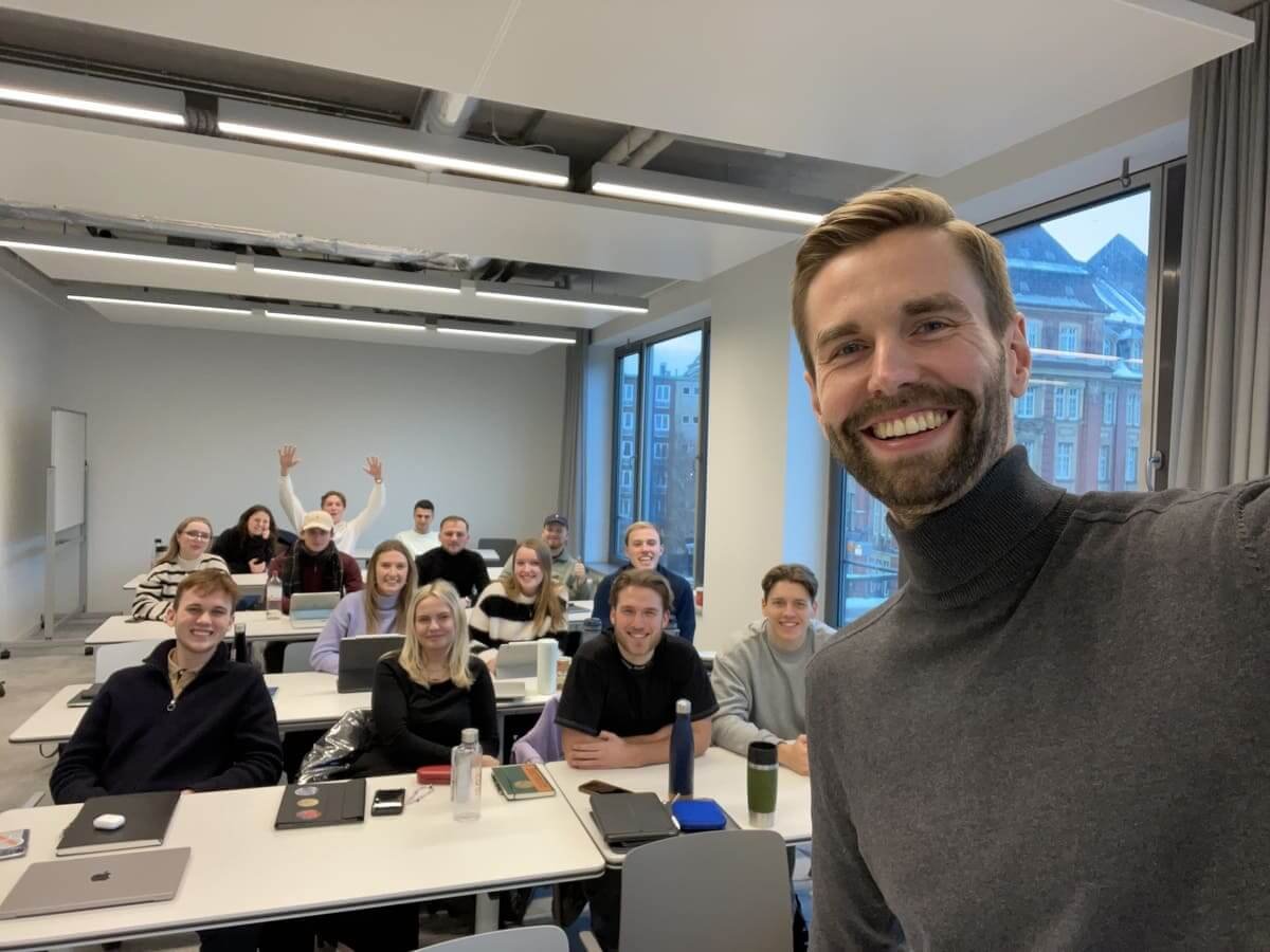 Ich mache ein Selfie mit einer Gruppe aus dem Präsentationstraining. Auch da ging es um Keynotes.