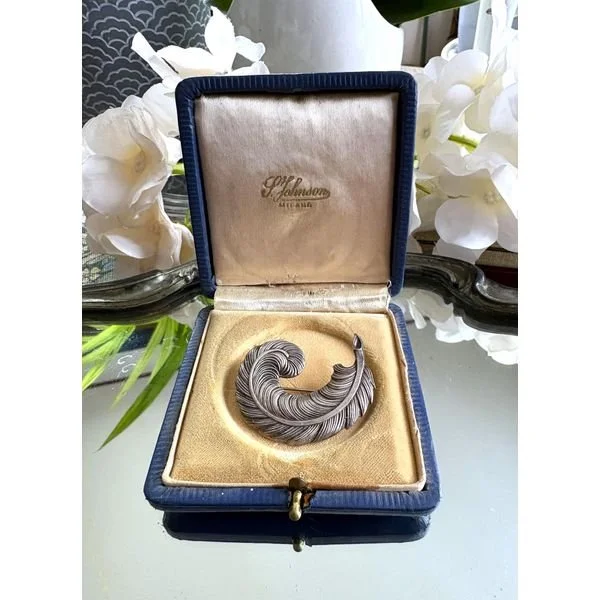 Pretty silver brooch; snazz up your blazer with this beauty! 