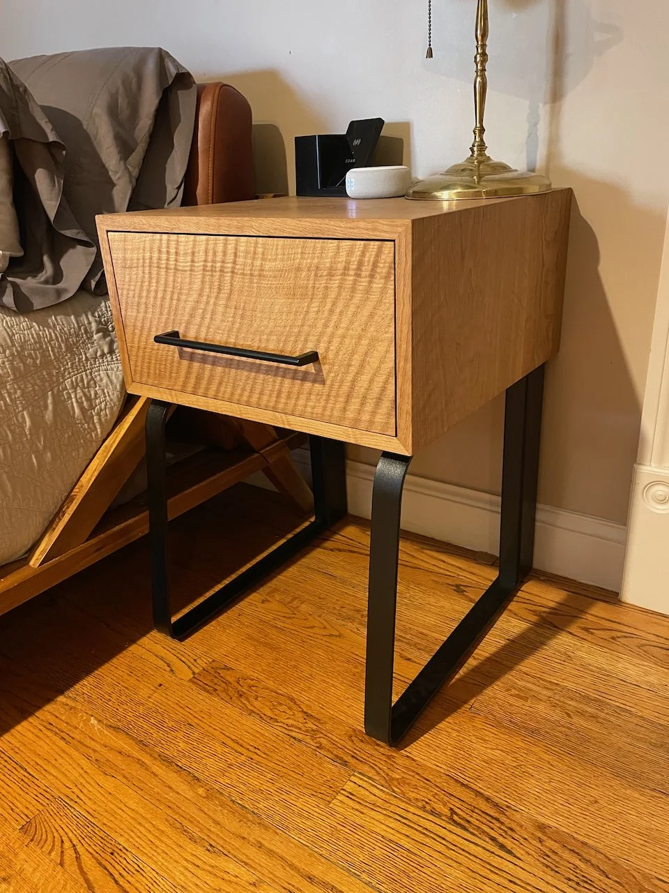 Saunders nightstand in Oak