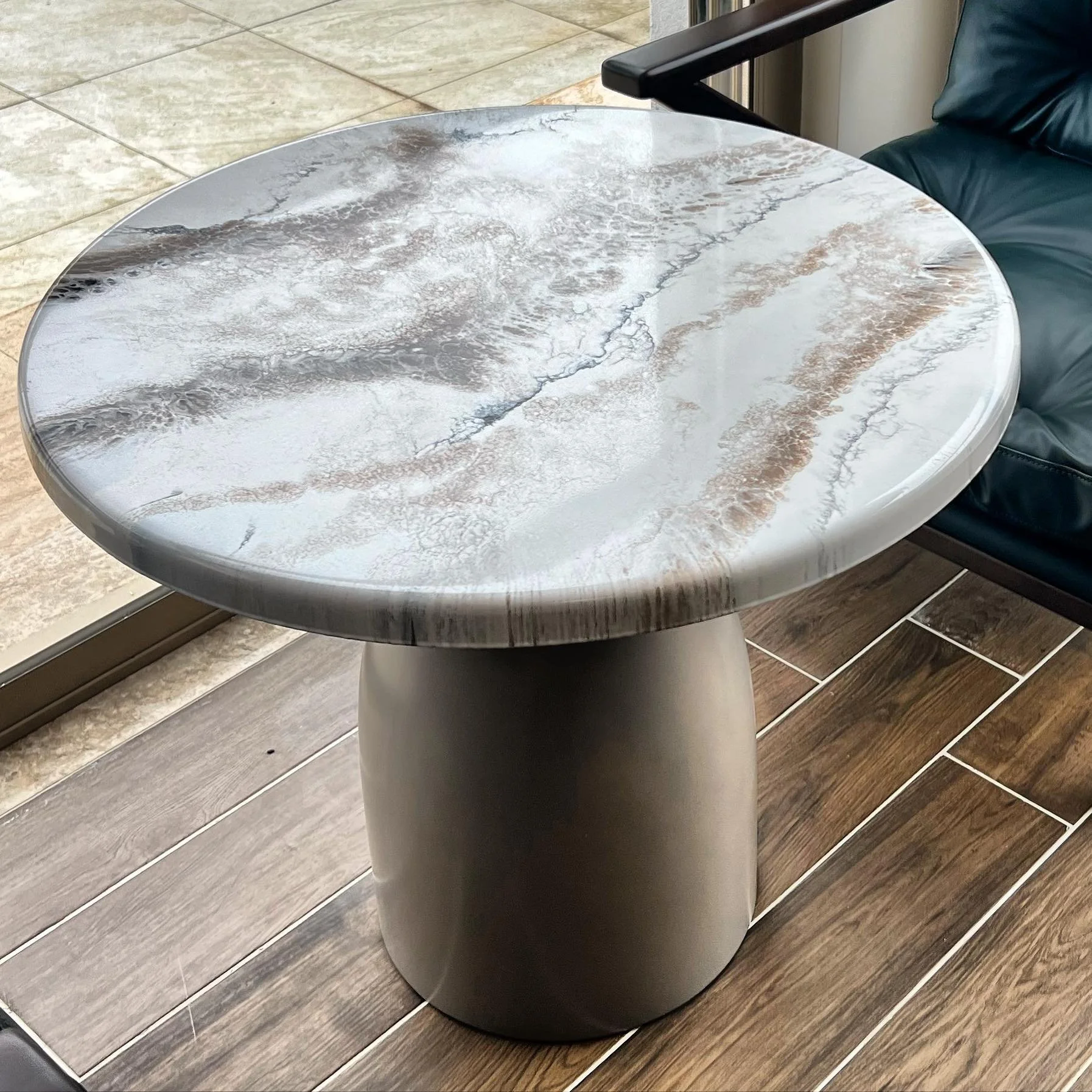 Epoxy coffee table #zumiware #coffeetable #resinart #epoxyart #epoxydesign  #zumiware #bistro #outdoorliving #outdoorfurnituredesign #outdoorlifestyle #gardenfurniture #concretefurniture #concretedesign #outdoorfurniture #gardenliving