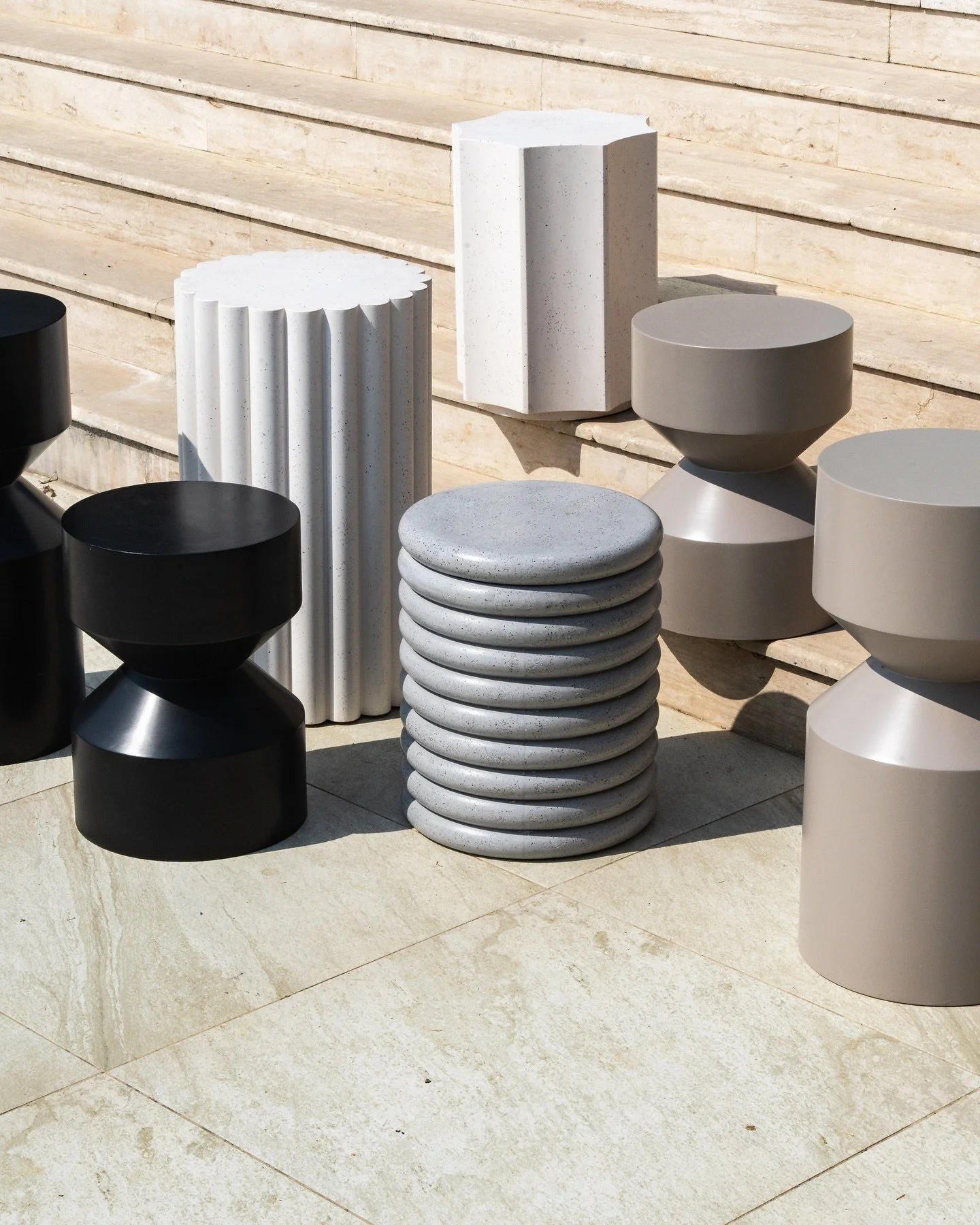 Zumi Ware &uuml;r&uuml;nleri birbirleri ile kombinlendiğinde b&uuml;t&uuml;nsel bir tasarım oluşturur ✨ #zumiware #bistro #outdoorliving #outdoorfurnituredesign #outdoorlifestyle #gardenfurniture #concretefurniture #concretedesign #outdoorfurniture #