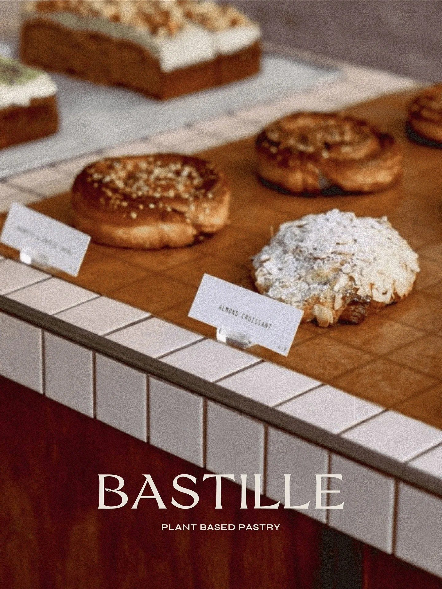 Enfin, ce projet voit le jour par ici! 

Bastille Pastry, c'est une p&acirc;tisserie 100% v&eacute;gane bas&eacute;e &agrave; Li&egrave;ge en Belgique.

Des teintes chaleureuses et une ambiance croquante pour des p&acirc;tisseries hautes en couleurs 