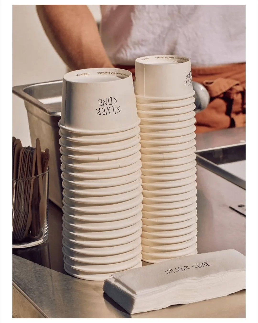 Silver cone

Un projet cr&eacute;atif pour nous pr&eacute;parer &agrave; l'&eacute;t&eacute; 🍦

_

Silver Cone

A creative project to get us ready for summer 🍦

Photos from pinterest.

#readysetbrief
#thenewbrief
#rsxtnbsilvercone
#brandinginspirat