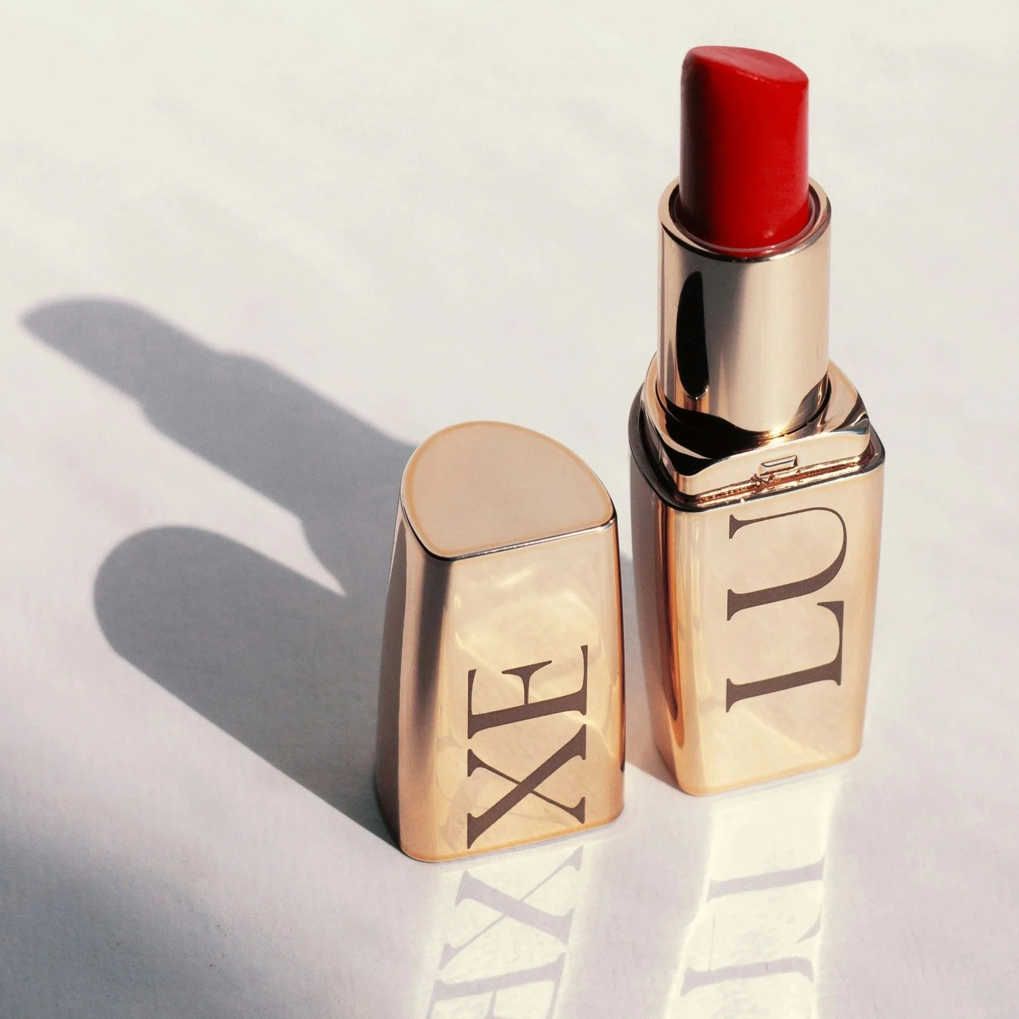photo d'un rouge à lèvres d'une marque qui prétend être de luxe