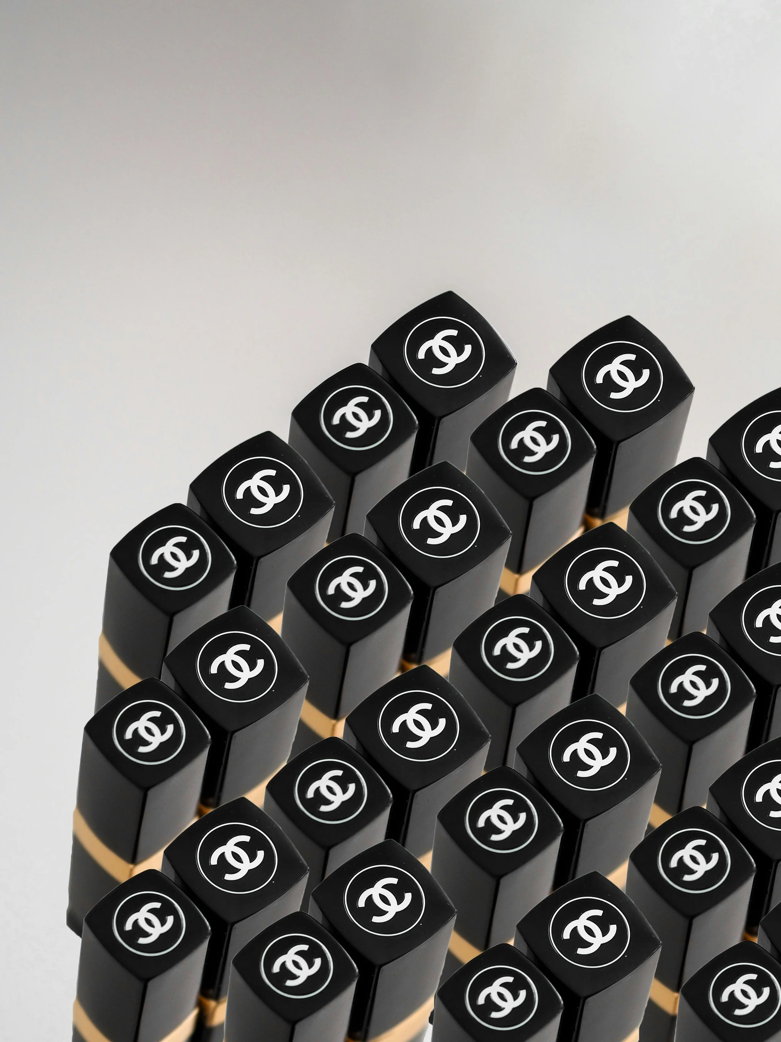 photo de produits chanel où l'on voit le monogramme de Coco Chanel