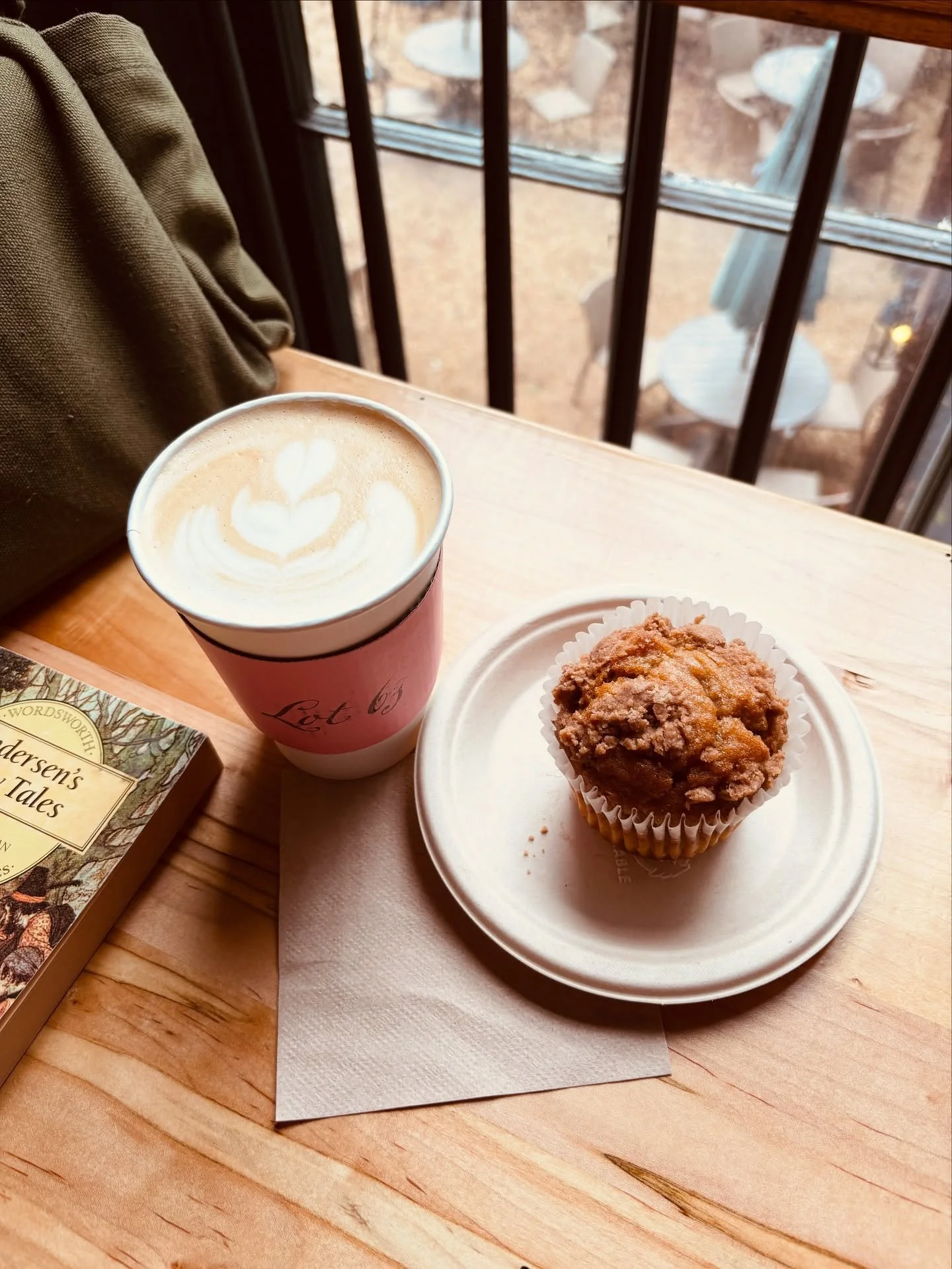 Pumpkin spice + cinnamon = 🧡☕️🎃📖 🍁
Fall is like coffee shop&rsquo;s Super Bowl season. Just more delicious. ;p 

#lot63 #fallweather #cinnamonmuffin #pumpkinspice #coffee #lattart #readingweather #bakery #winstonsalem #oldsalem