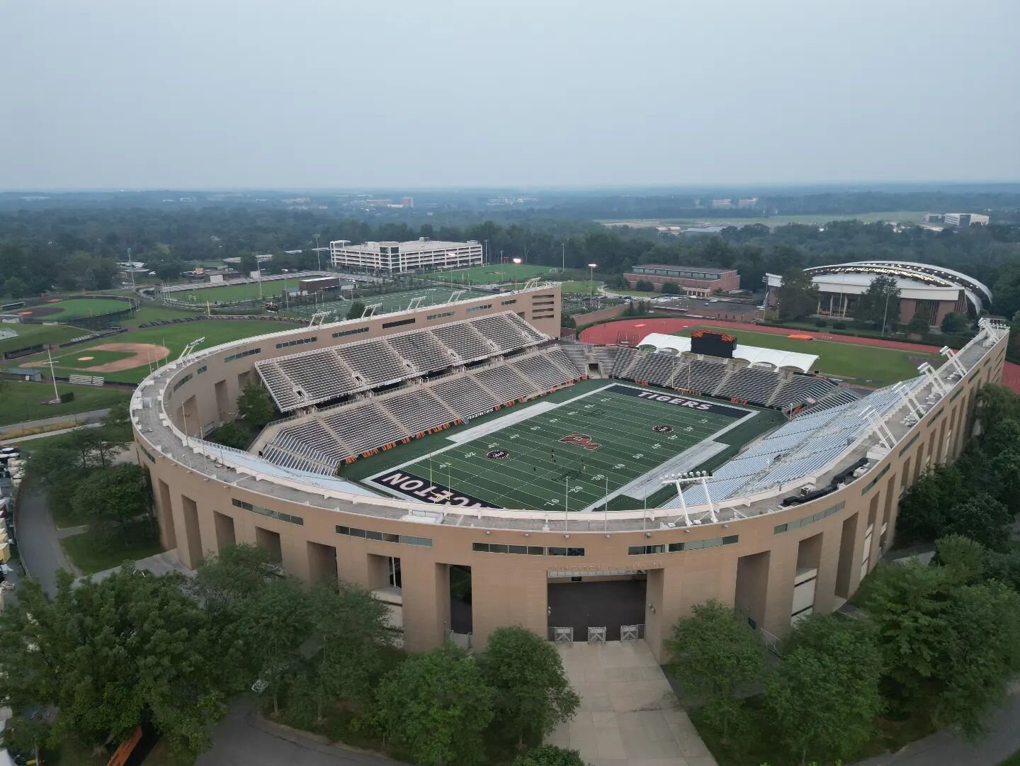 Powers Field, Princeton University.
Photodr.one Arial photos
#njrealestate #njdrone #dronephotography #njphotographer #arialphotography #princeton #princetonuniversity