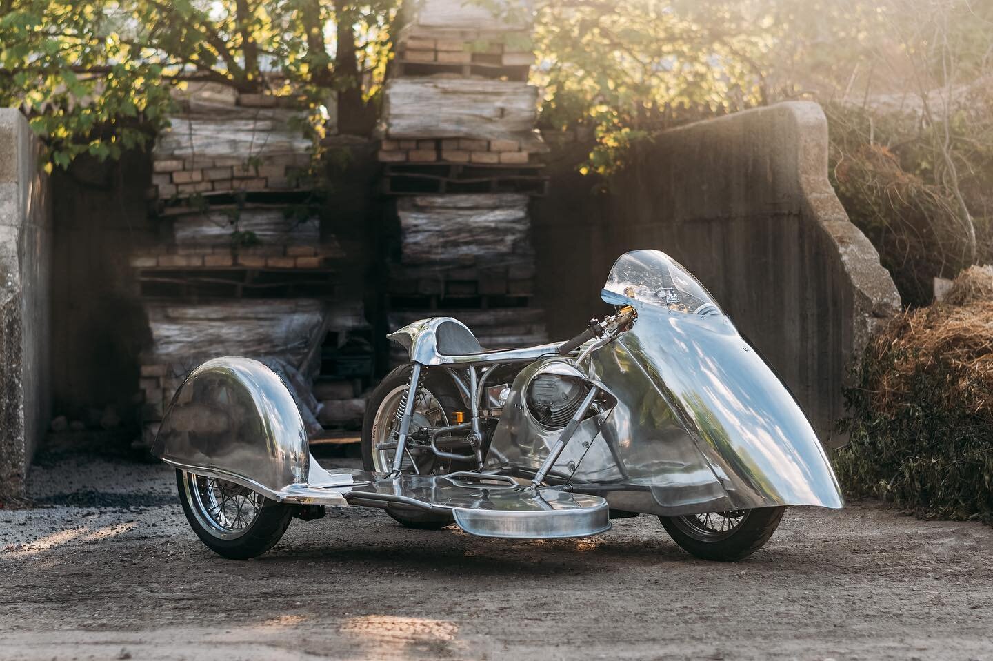 Craig Rodsmith&rsquo;s extraordinary piece of craftsmanship showcases a vintage Moto Guzzi motorcycle of iconic status. This machine stands out due to its meticulously designed, fluid bodywork, and inspiring engineering. Initially conceived as a func