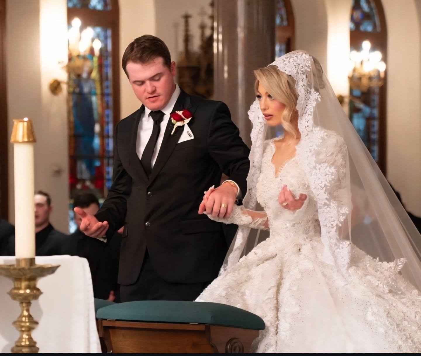 Happy Sunday💕💕
Congratulations to our beautiful bride 'Anna'  on such a beautiful wedding in her Bespoke @eseazenabor gown and veil💕 Mother of the Bride also in @eseazenabor 
Congratulations gorgeous on such a beautiful wedding 💕💕 #EseAzenabor #