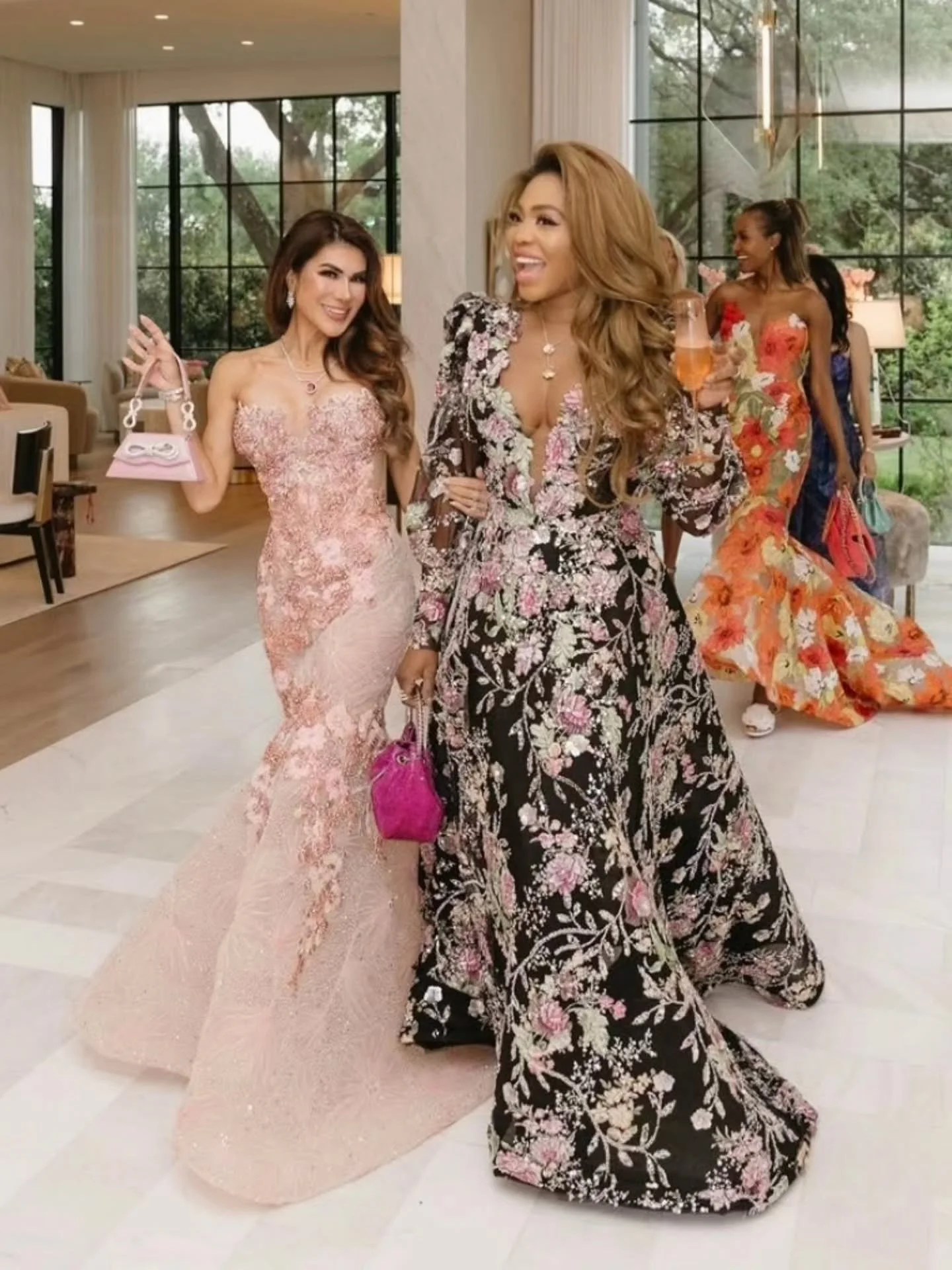 Es&eacute; Az&eacute;nabor girls truly are the prettiest ✨
Last night at the Children&rsquo;s Cancer Fund Gala @texasccf. It was incredible to see so many stunning women step out in their Es&eacute; Az&eacute;nabor pieces. Elegance, confidence, and p