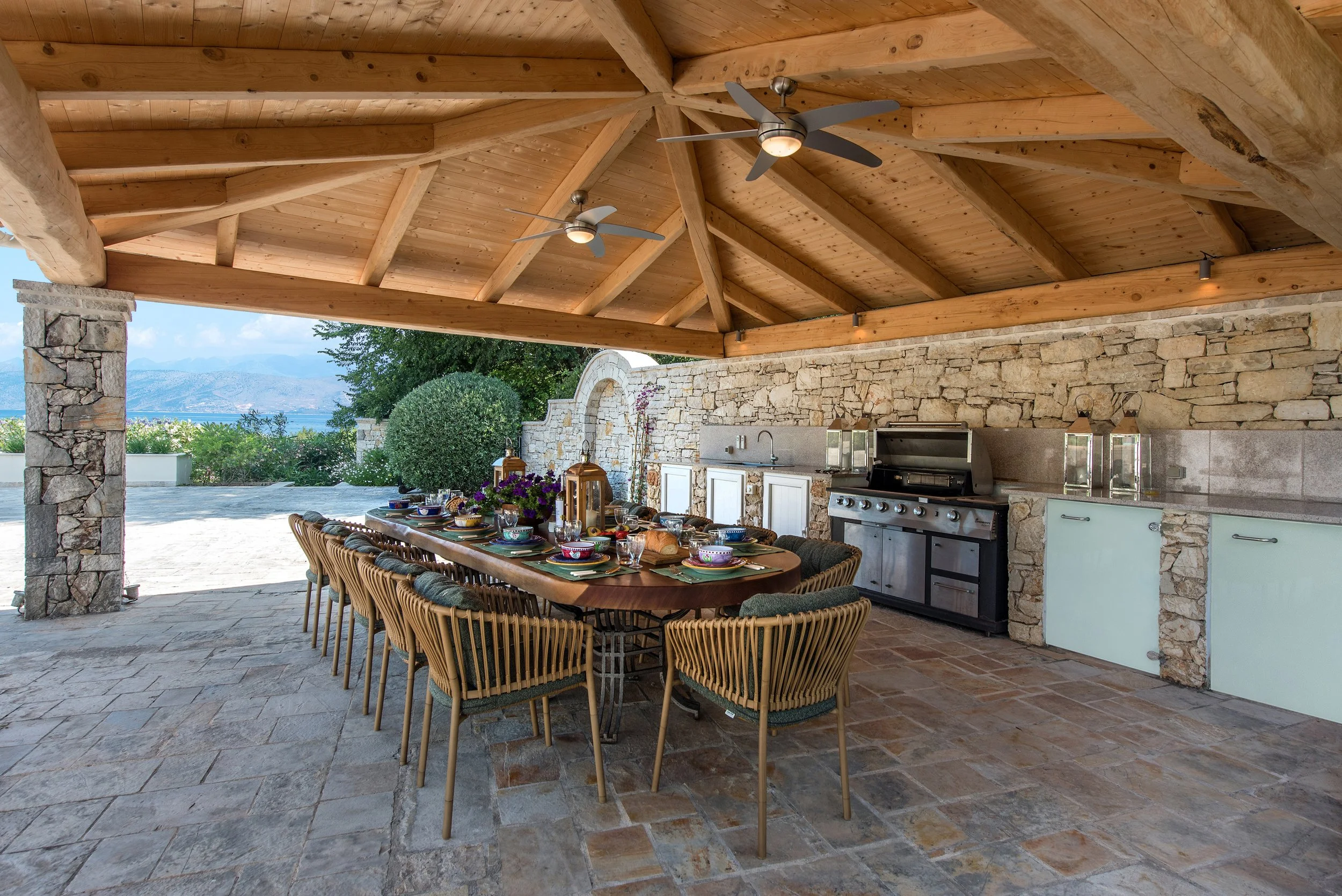 18 BBQ dining 1.jpg