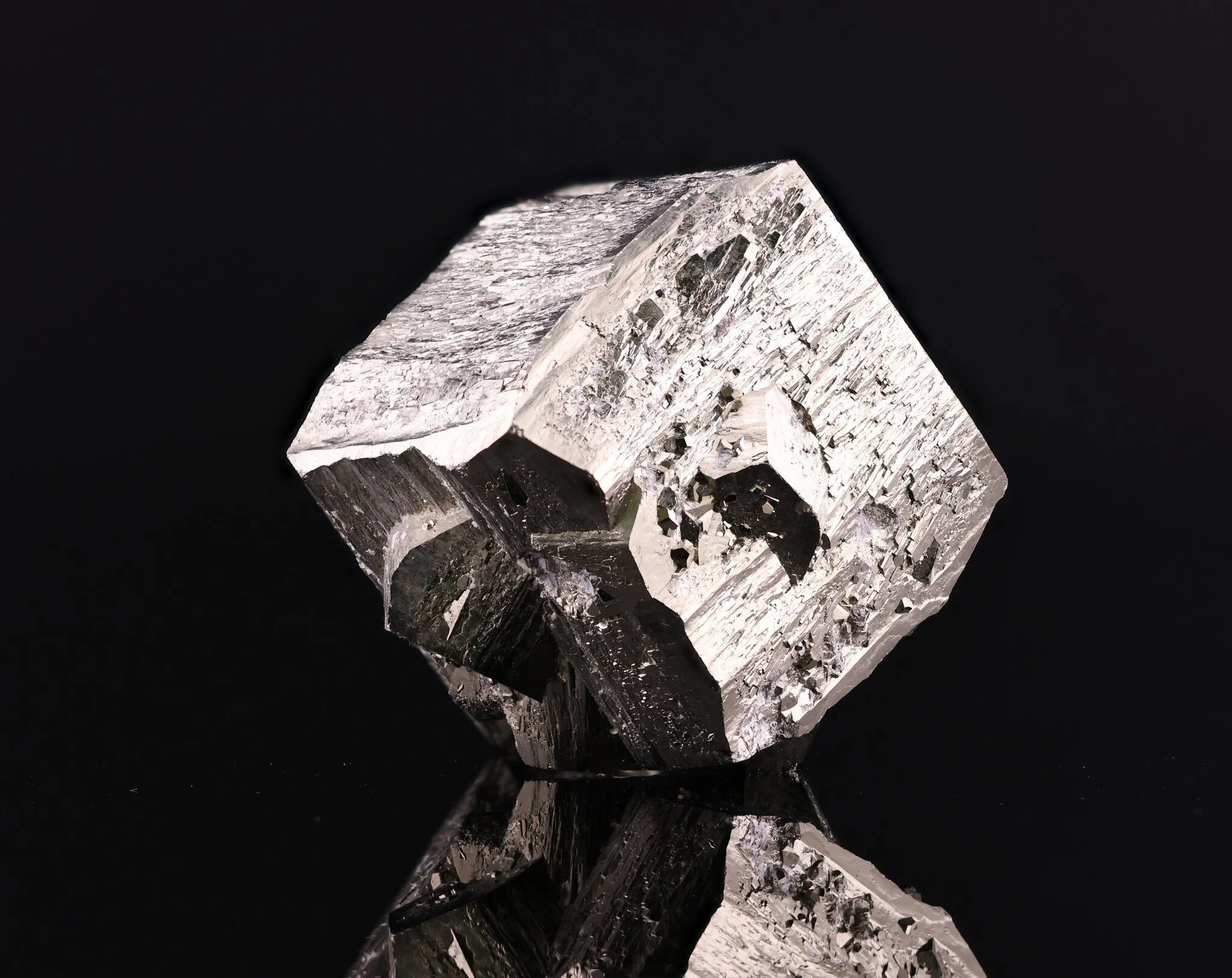 #ambasaguas #pyrite #pyritecrystal #pyritecrystals 
#naturalcrystals #crystalporn #geology #minerals 
#mineralcolection #mineralspecimen #fineminerals 
#rocks #bocamina #semiconductor