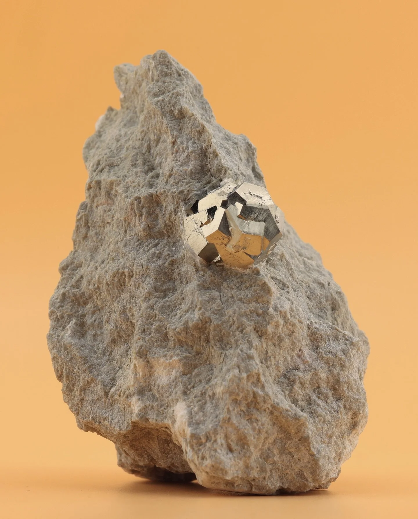 #pyrite #pirita #黄铁矿 #ambasaguas #geology #semiconductor #minerals #spain #newgold #mineralcollection #spanishminerals #ambasaguas