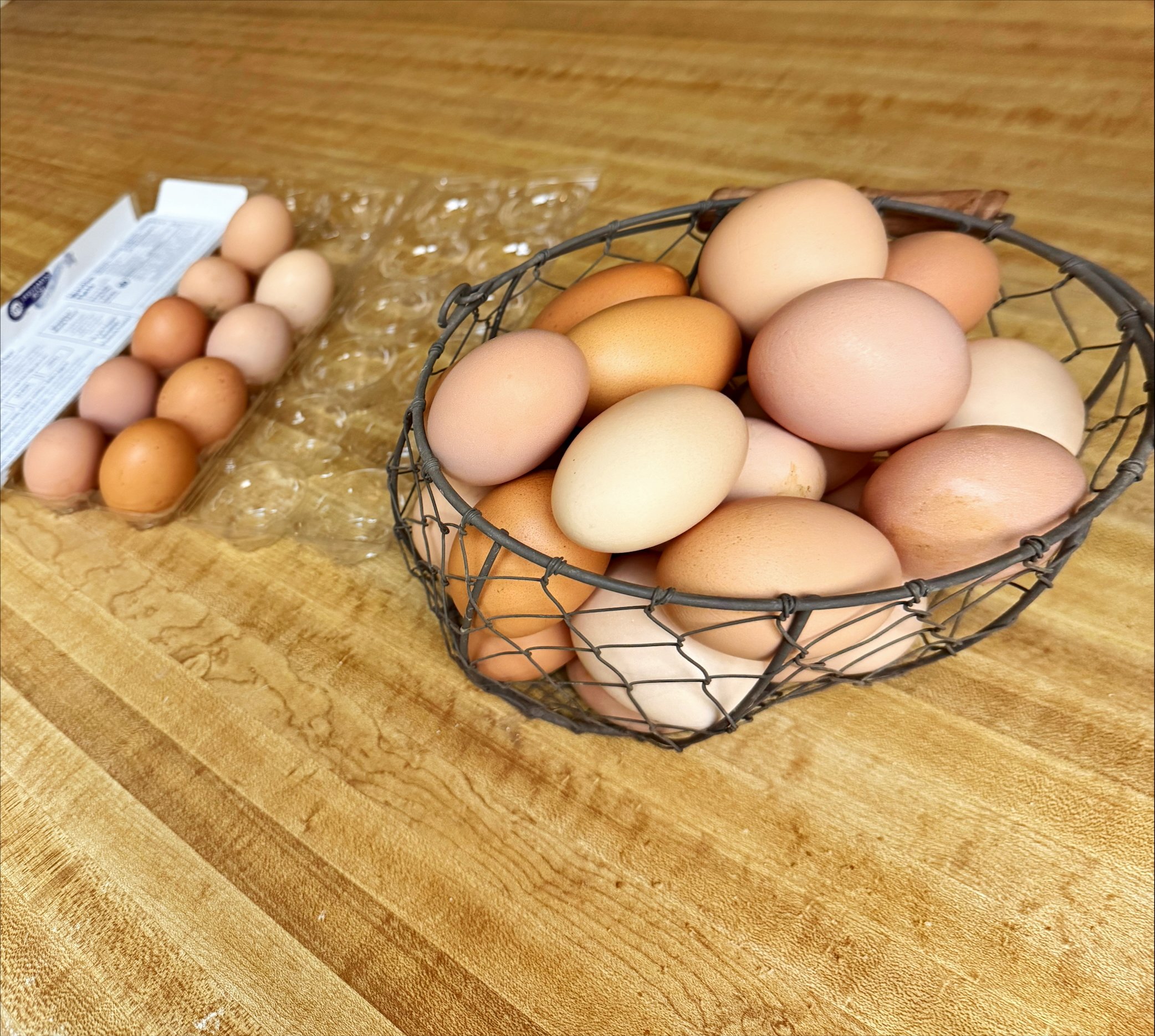Farm fresh eggs (1 dozen)