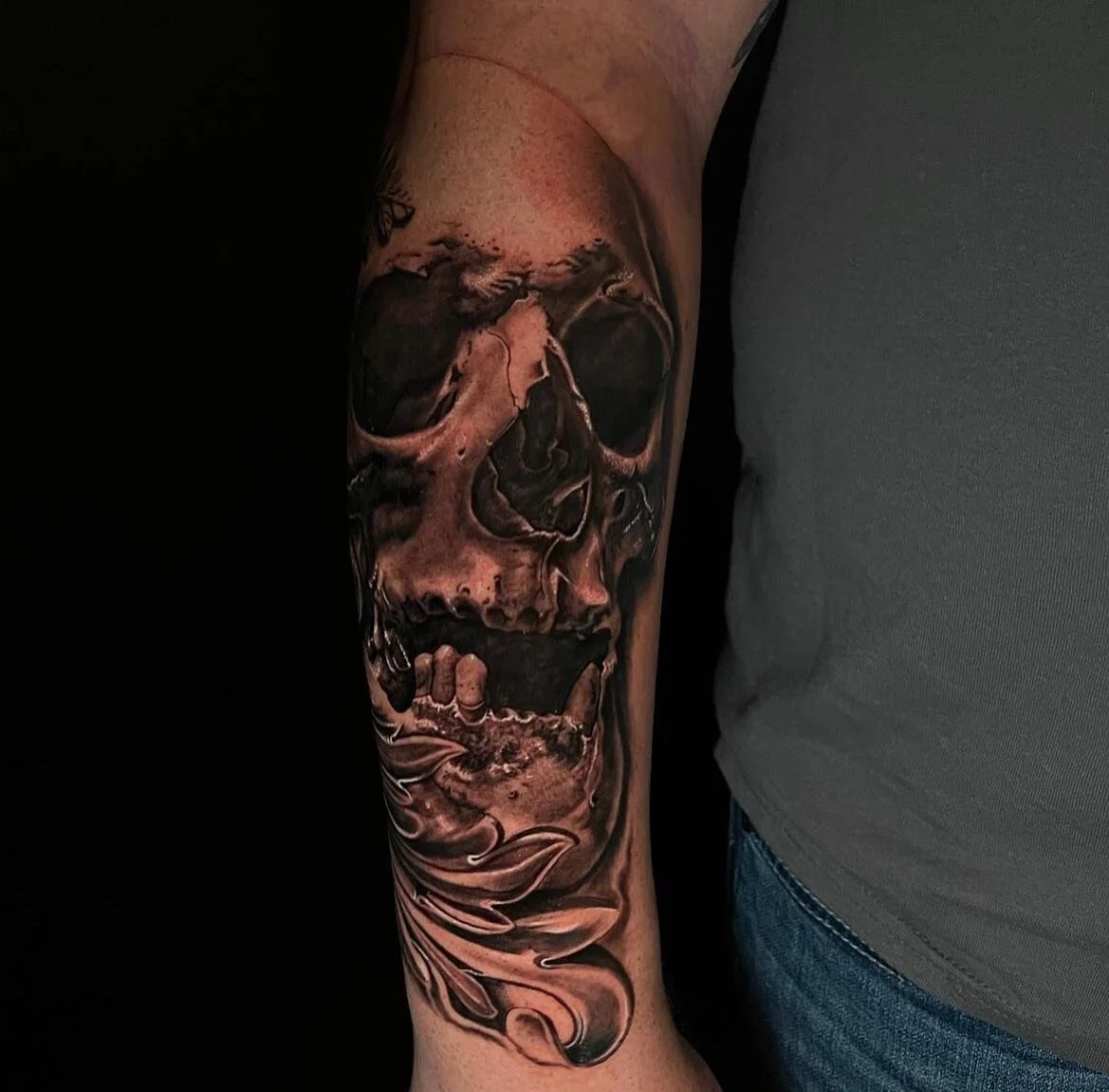 beginning of a sleeve by @augustmtattoos 🔥

#Blackandgrey #tattoos #dfwtattoo #texastattoos #inkedmag #sullenclothing #worldwideink #texastattooartist #tattoosnob #defiantaftercare #vitalitree #photorealism #realism #realismtattoo #blackandgreytatto