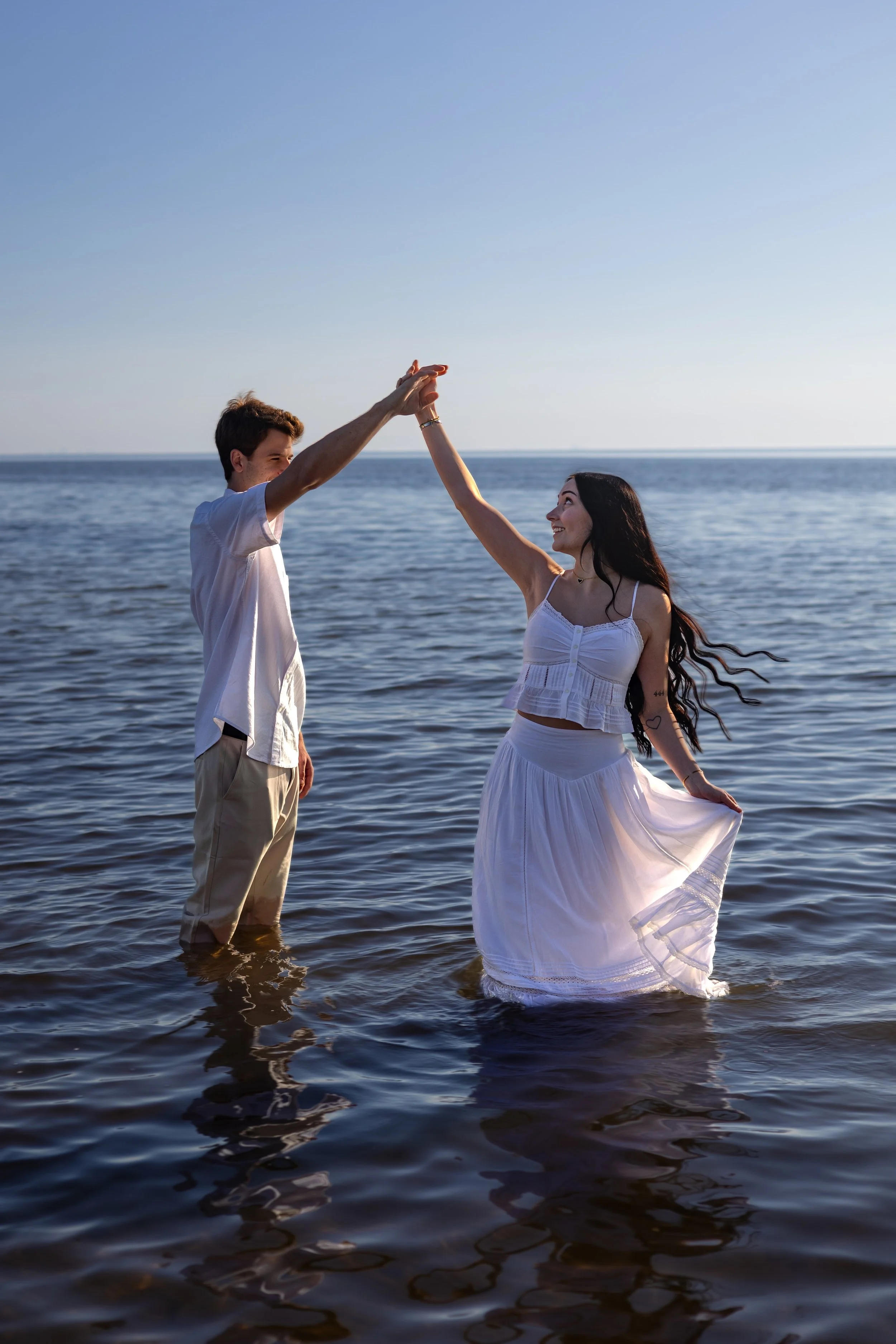 Chicago photographer captures a couple dancing in the water with the sun shinning on them