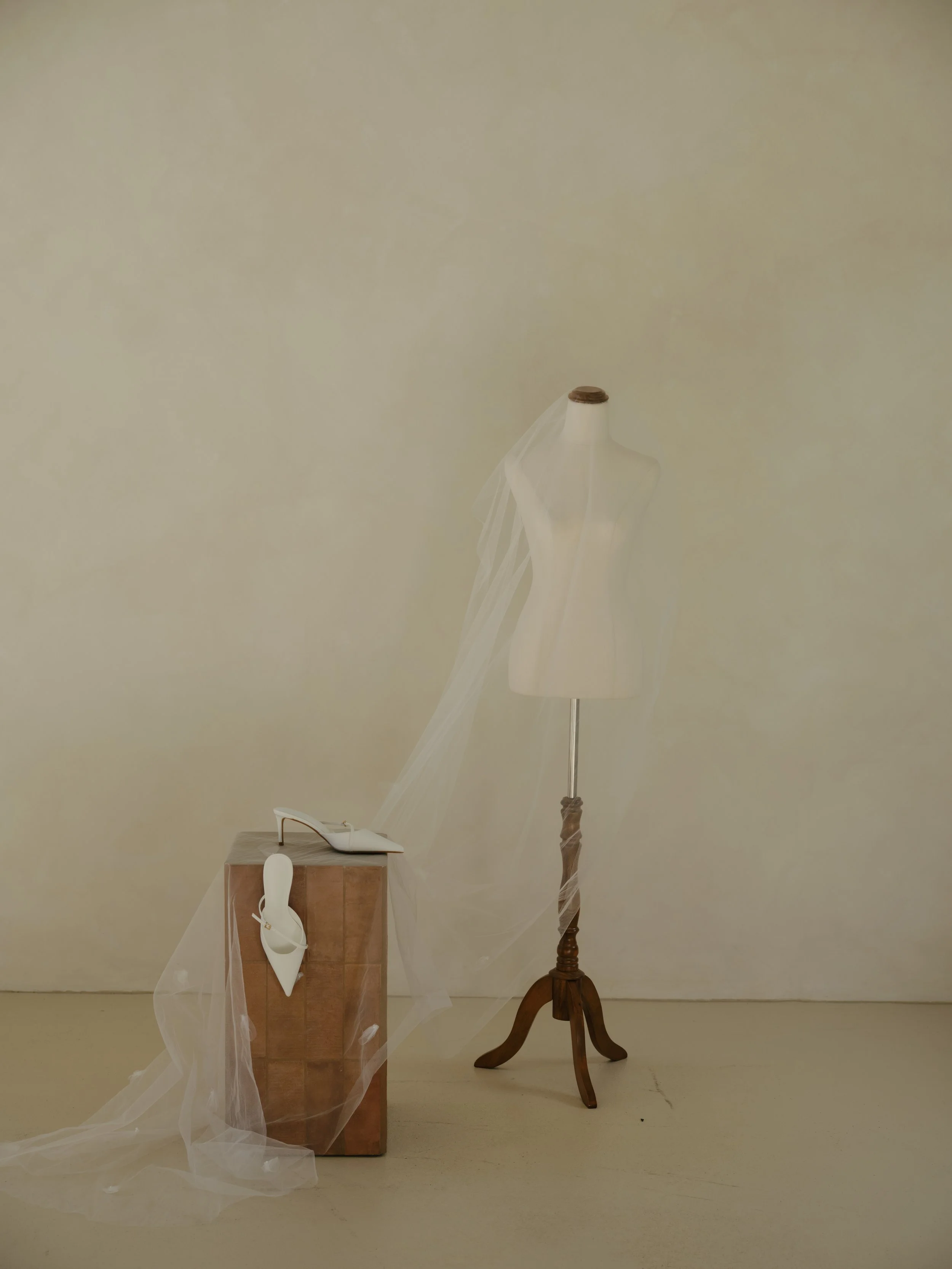 La Flor Veil – Tulle Flowers and Beaded Cathedral Veil