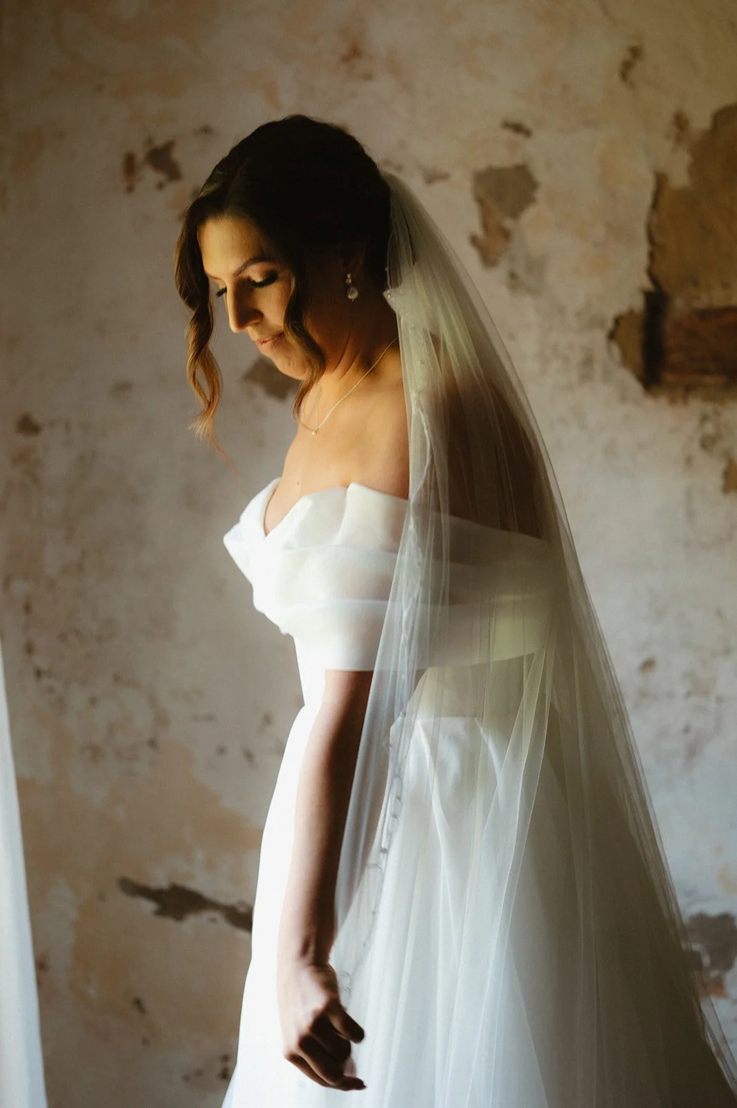 Our Bride Danielle wearing her custom heirloom wedding veil, featuring her mothers bridal veils embroidery and modern pearls

Taylah Jayde Photography 