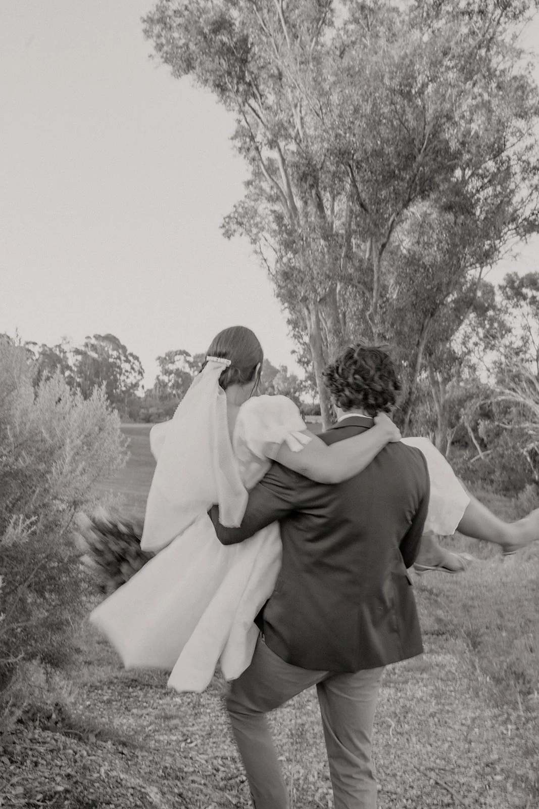Tully Circle Veil 

Images by Shaw Wedding Photography 