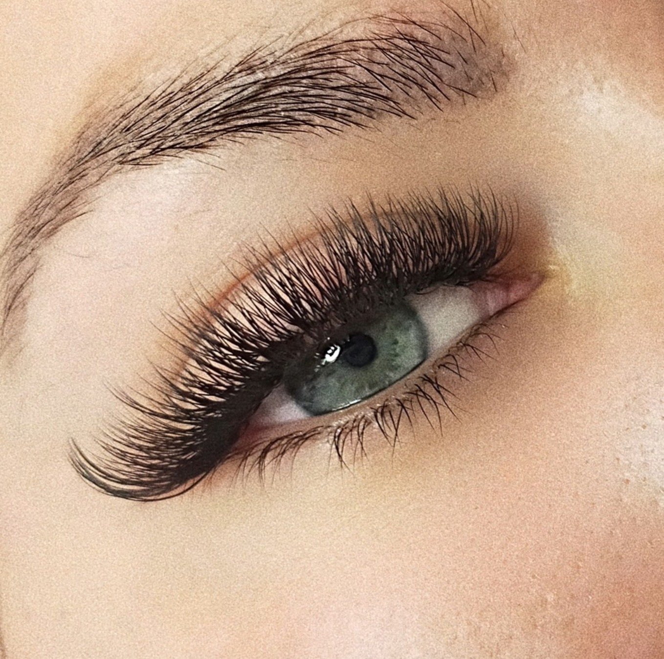 Serving full volume drama. Lash sets are available both in-salon and via mobile service! 
DM us or click the link in our bio to book 🍒
.
.
.
#Eyelashbali #lashstudio #lashextentionsbali #Seminyak #cateye #volumelash #hybrid #classicnatural #lashsalo