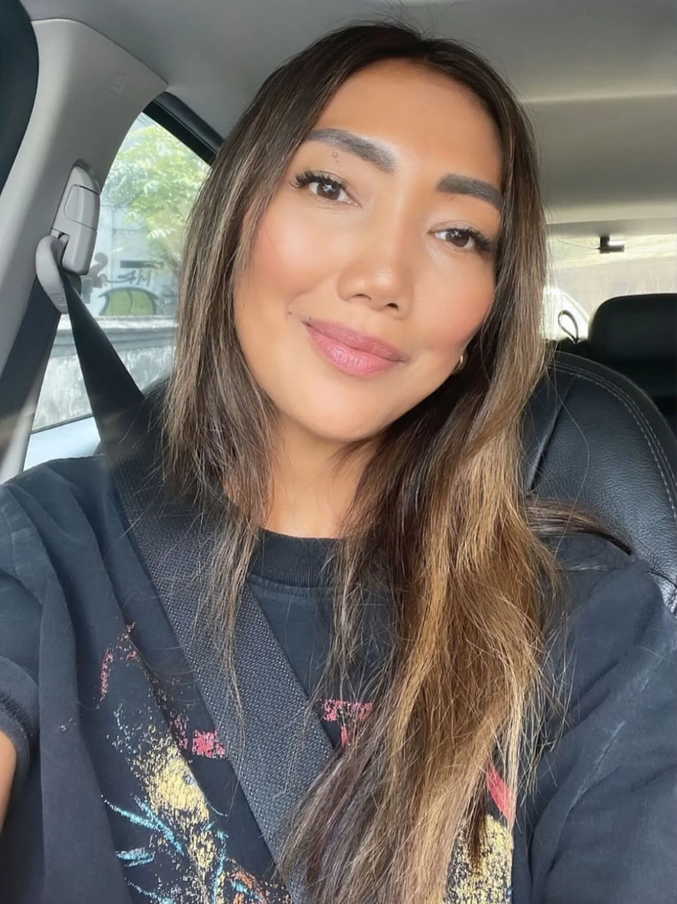 Fresh set. Fresh selfie. We love to see it 🍒 Link in bio to book your lash set! 
.
.
.
#Eyelashbali #lashstudio #lashextentionsbali #Seminyak #cateye #volumelash #hybrid #classicnatural #lashsalon #lashes #lashextensions #volumelashes #eyelashextens