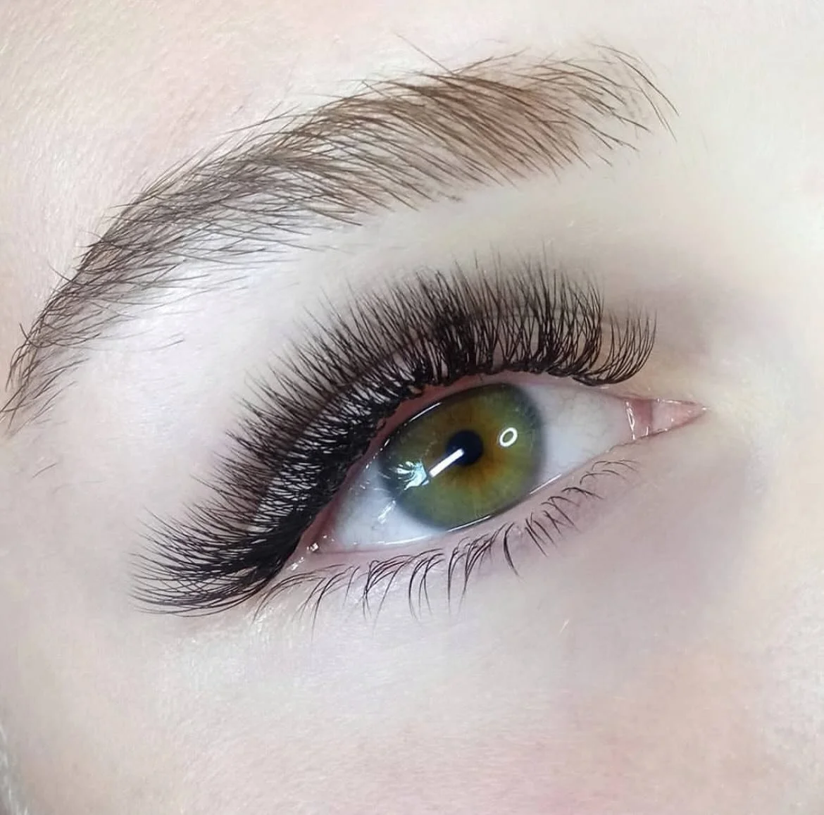 Light, wispy, and just enough fluff with our Hybrid set 🤍 
.
.
.
#Eyelashbali #lashstudio #lashextentionsbali #Seminyak #cateye #volumelash #hybrid #classicnatural #lashsalon #lashes #lashextensions #volumelashes #eyelashextensions  #lashartist #las