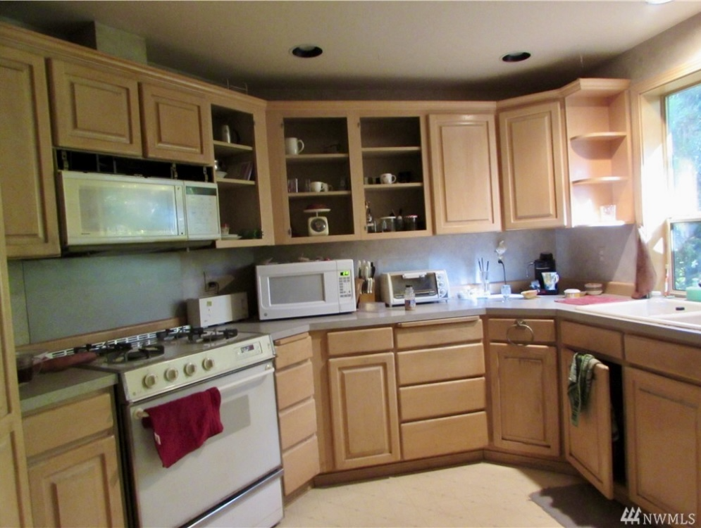 kitchen before 2017 2.png